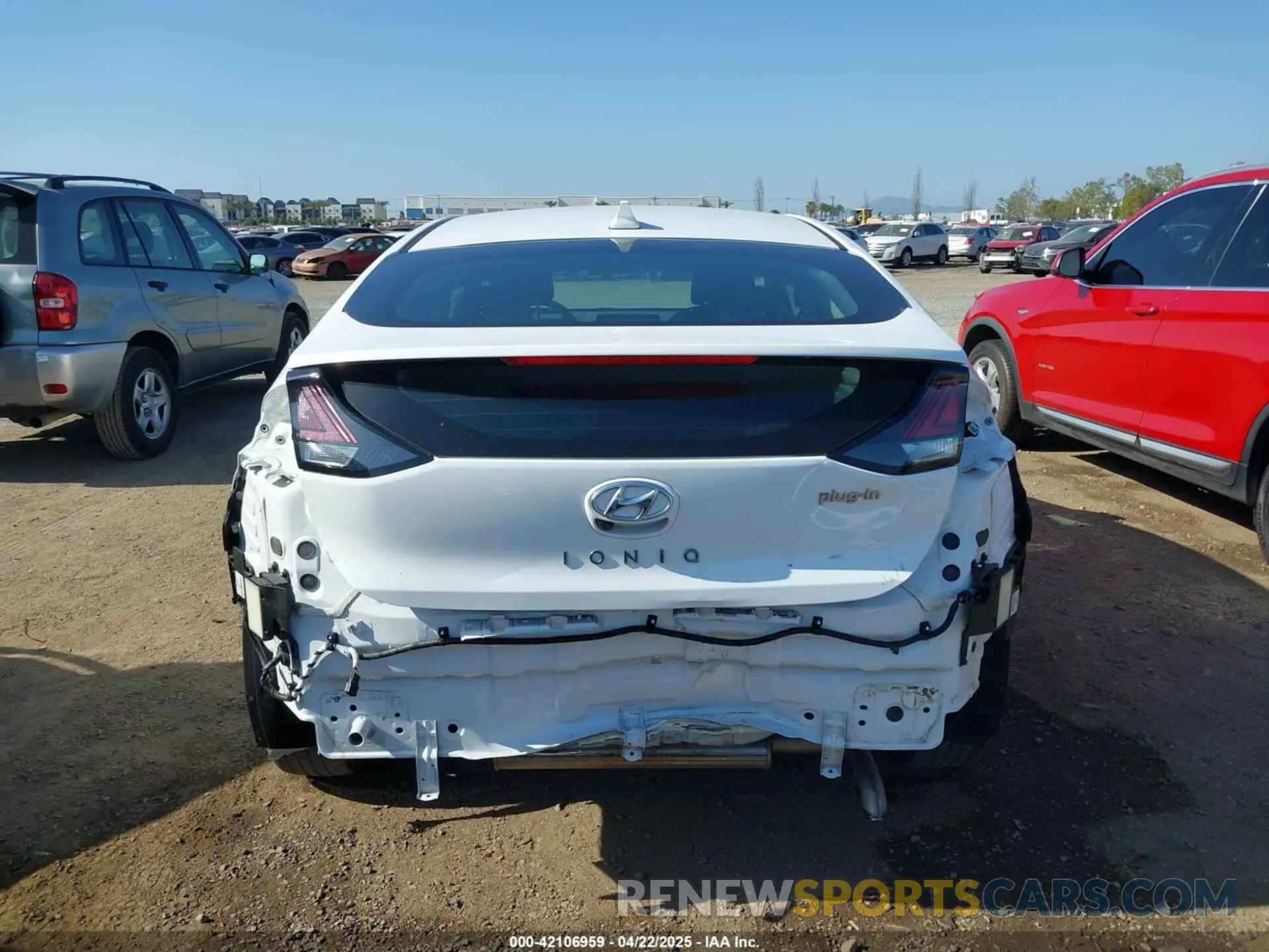 17 fotografías del automóvil dañado KMHC75LD3LU198912 HYUNDAI IONIQ PLUG-IN HYBRID 2020