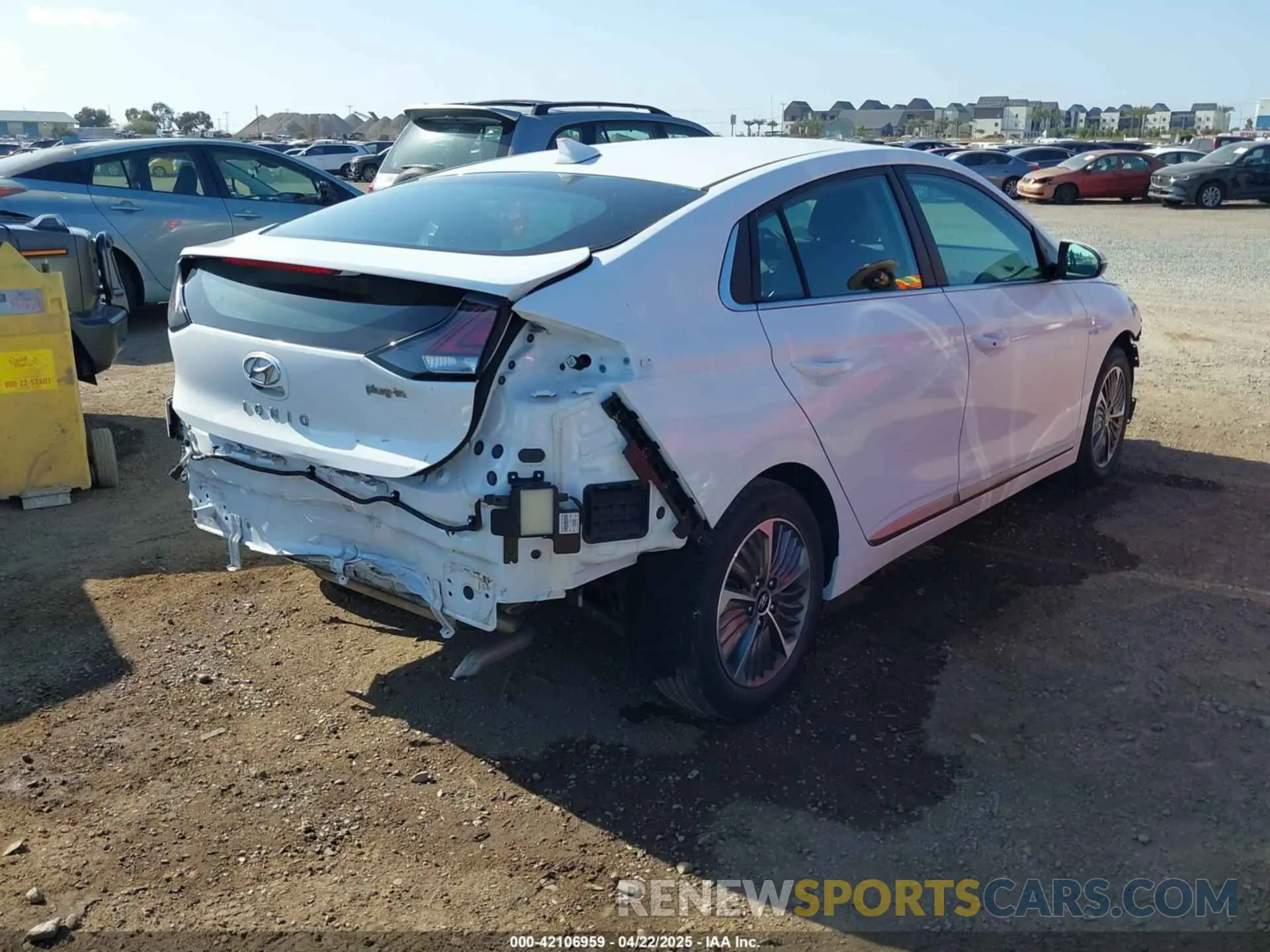 4 fotografías del automóvil dañado KMHC75LD3LU198912 HYUNDAI IONIQ PLUG-IN HYBRID 2020
