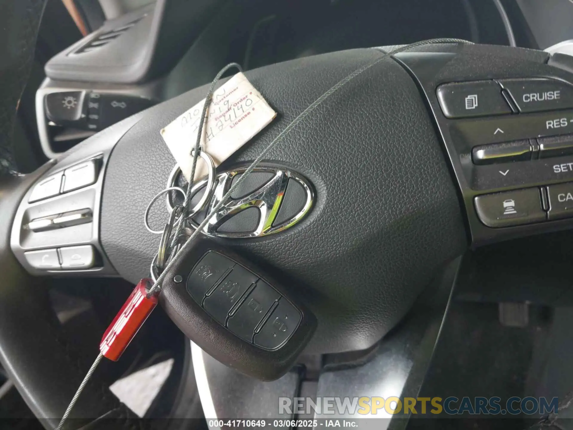 11 fotografías del automóvil dañado KMHC75LD5LU233286 HYUNDAI IONIQ PLUG-IN HYBRID 2020