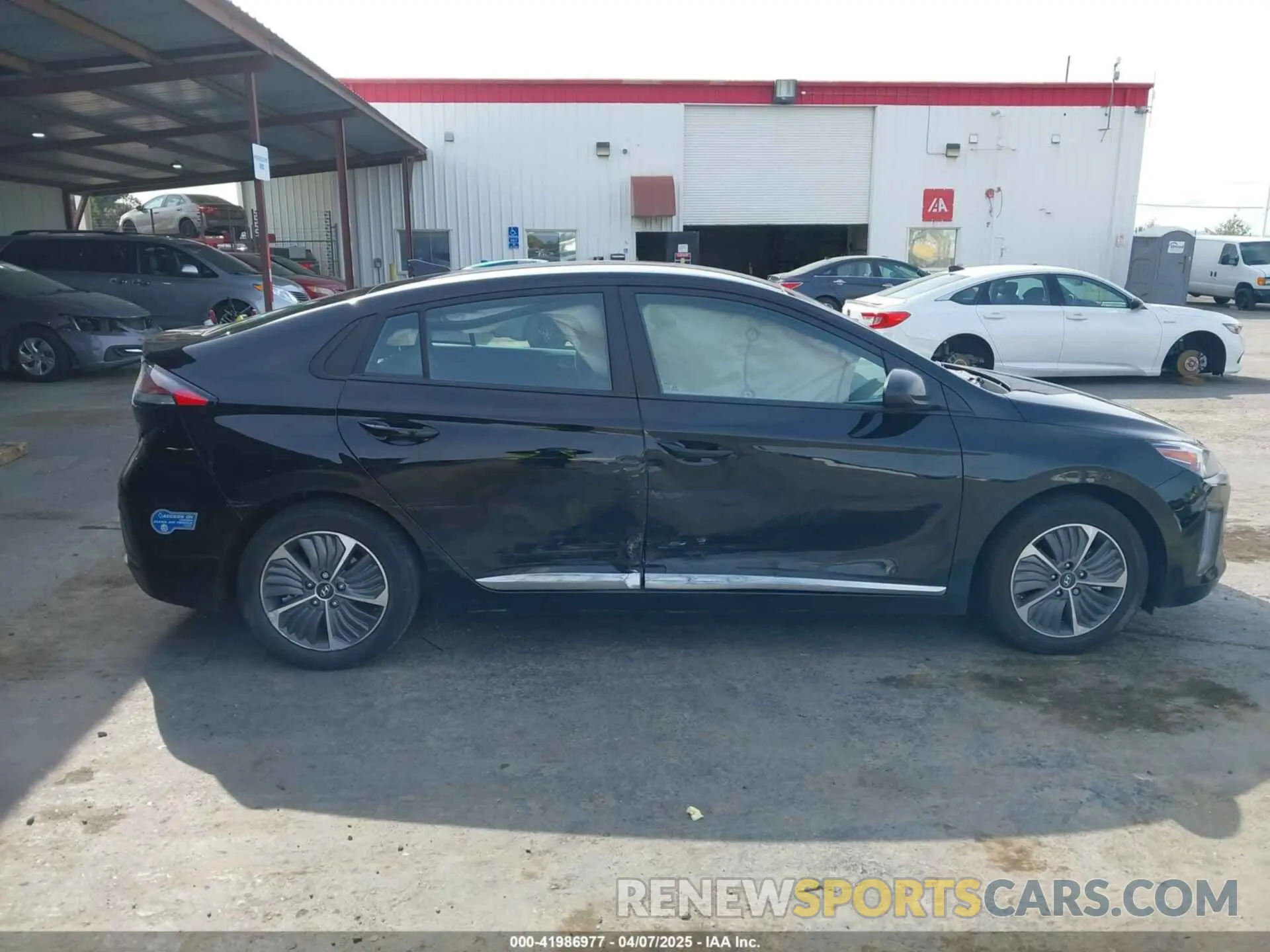 12 fotografías del automóvil dañado KMHC65LD3MU249765 HYUNDAI IONIQ PLUG-IN HYBRID 2021