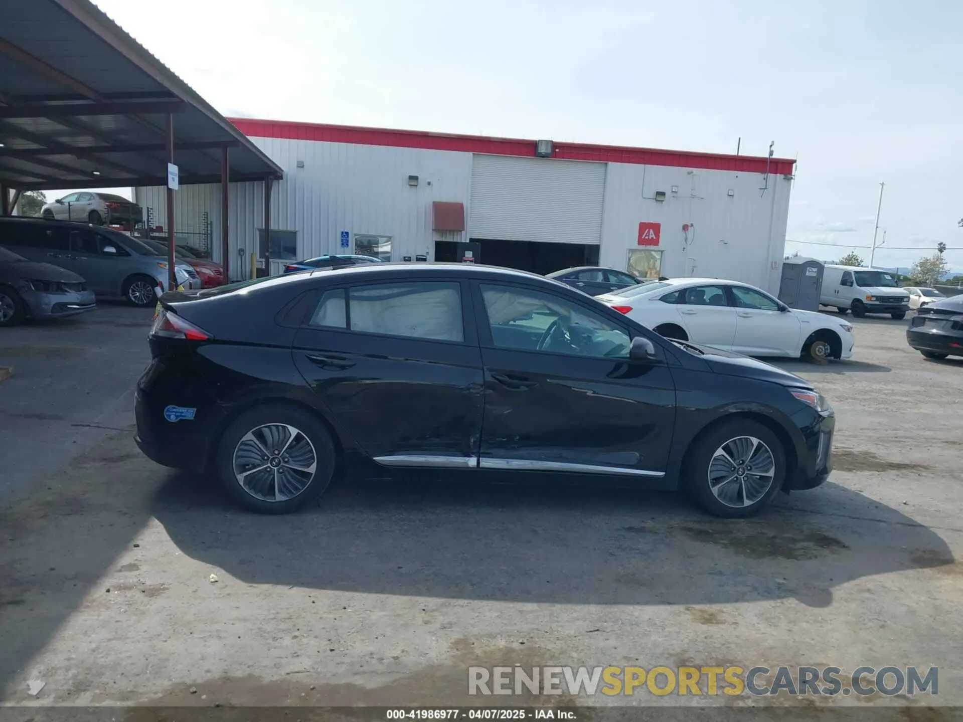 14 fotografías del automóvil dañado KMHC65LD3MU249765 HYUNDAI IONIQ PLUG-IN HYBRID 2021