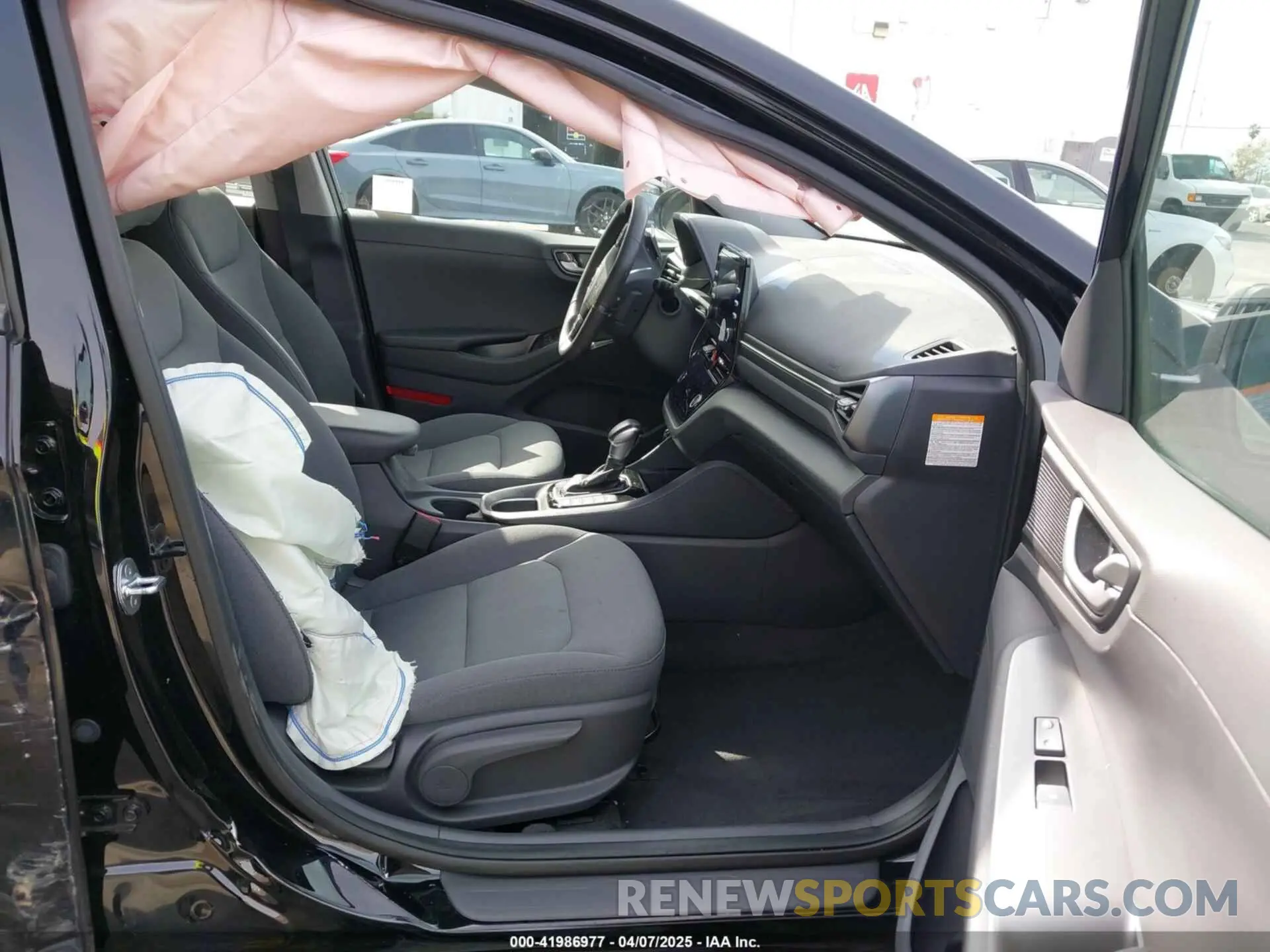 5 fotografías del automóvil dañado KMHC65LD3MU249765 HYUNDAI IONIQ PLUG-IN HYBRID 2021