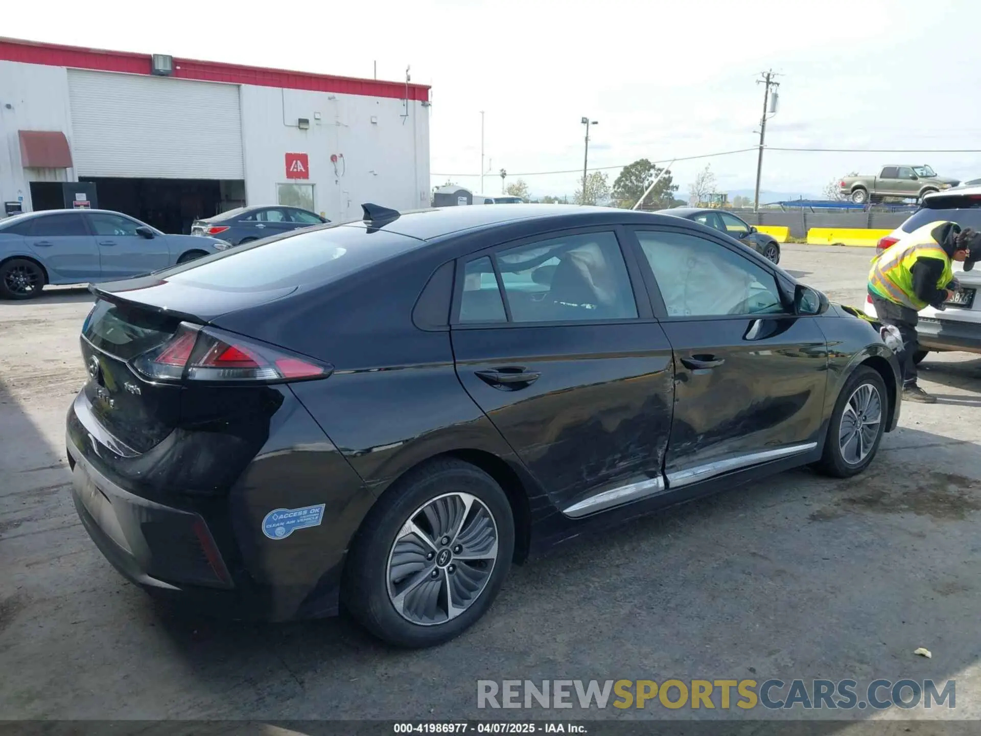 6 fotografías del automóvil dañado KMHC65LD3MU249765 HYUNDAI IONIQ PLUG-IN HYBRID 2021