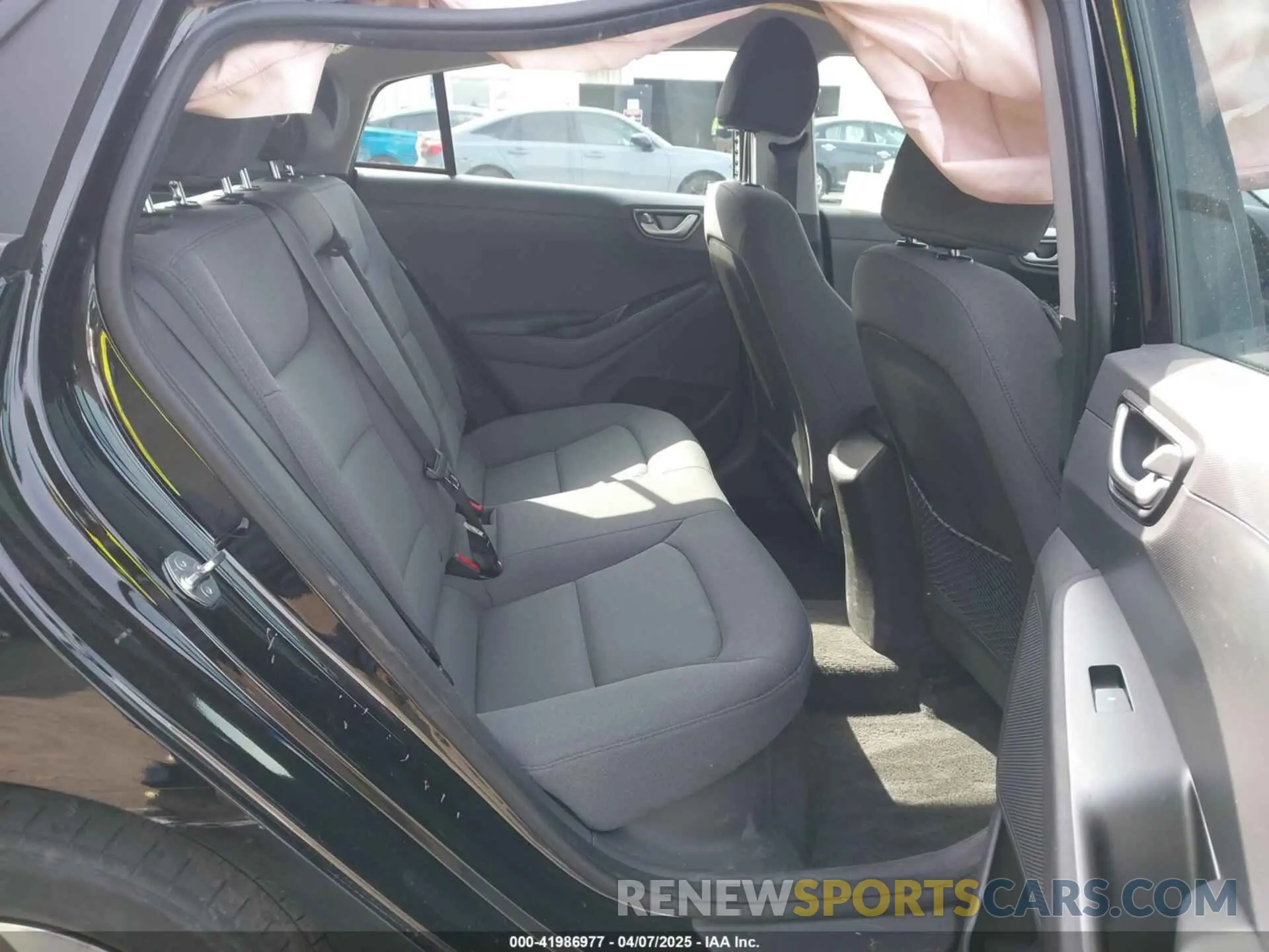 8 fotografías del automóvil dañado KMHC65LD3MU249765 HYUNDAI IONIQ PLUG-IN HYBRID 2021