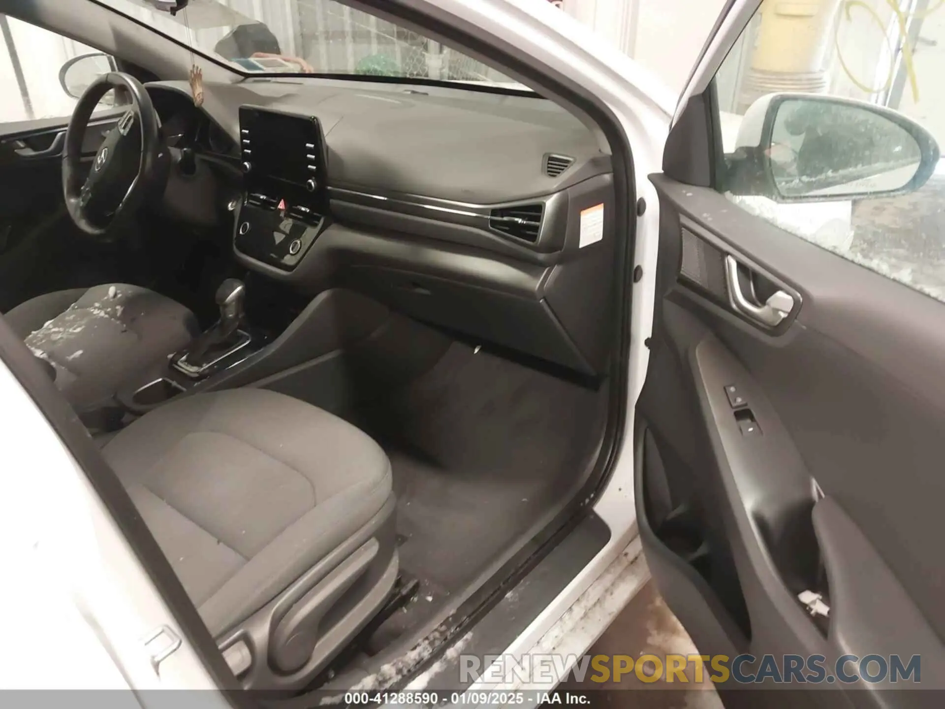 5 fotografías del automóvil dañado KMHC65LD5MU253722 HYUNDAI IONIQ PLUG-IN HYBRID 2021
