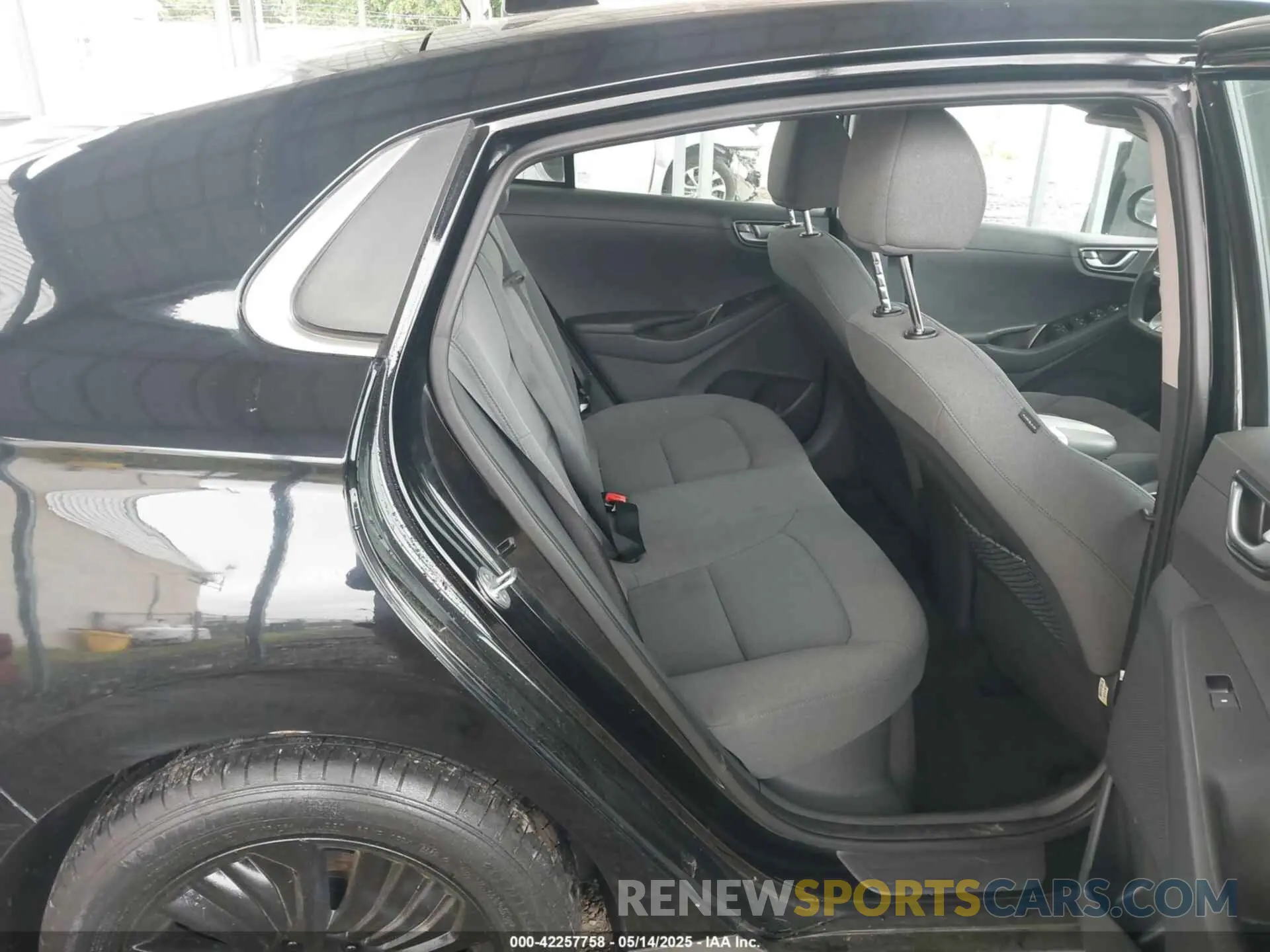 8 fotografías del automóvil dañado KMHC75LDXMU248190 HYUNDAI IONIQ PLUG-IN HYBRID 2021