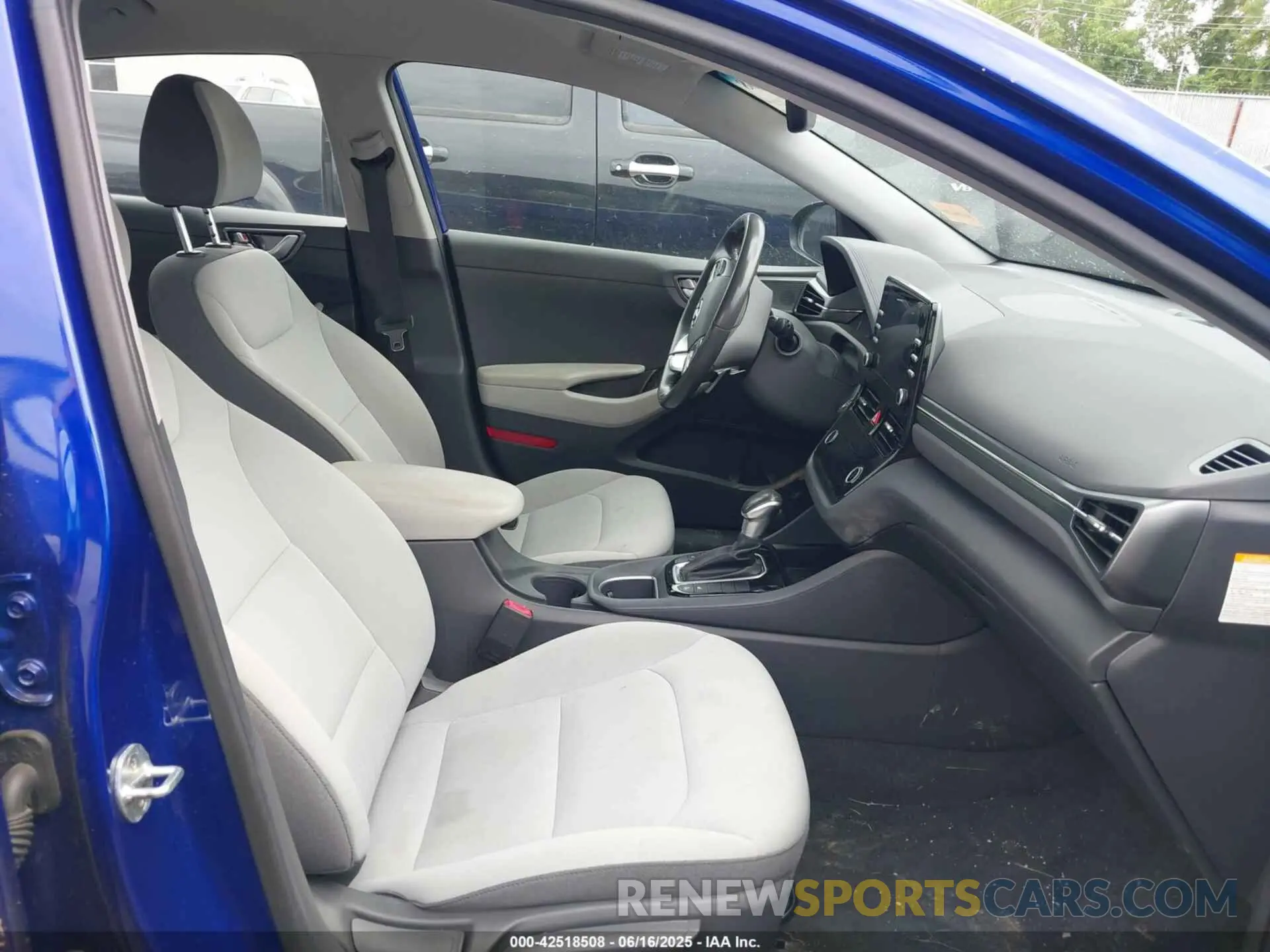 5 fotografías del automóvil dañado KMHC75LD0NU273701 HYUNDAI IONIQ PLUG-IN HYBRID 2022