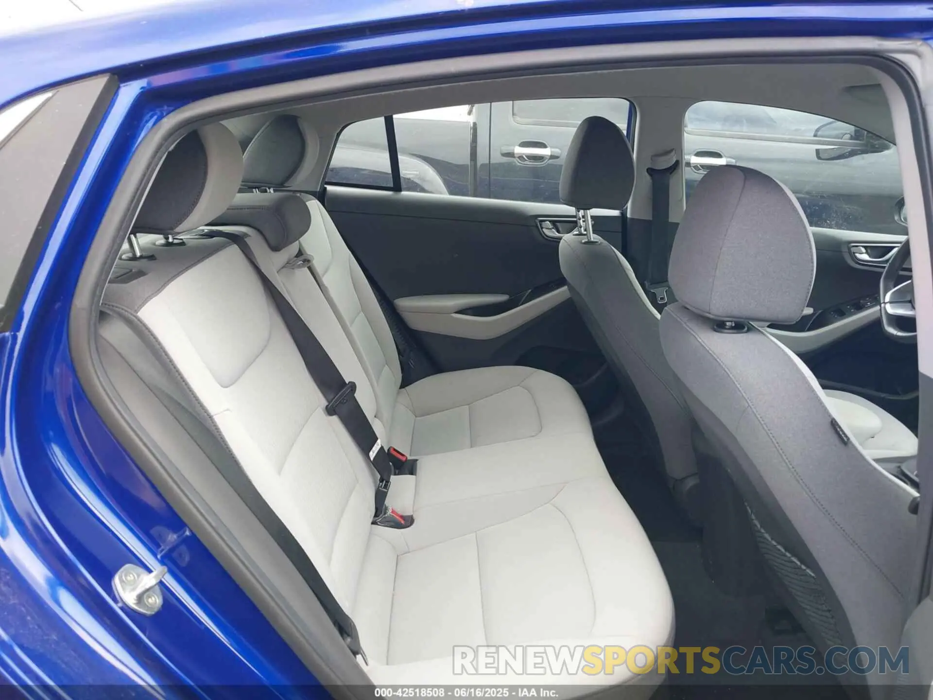 8 fotografías del automóvil dañado KMHC75LD0NU273701 HYUNDAI IONIQ PLUG-IN HYBRID 2022