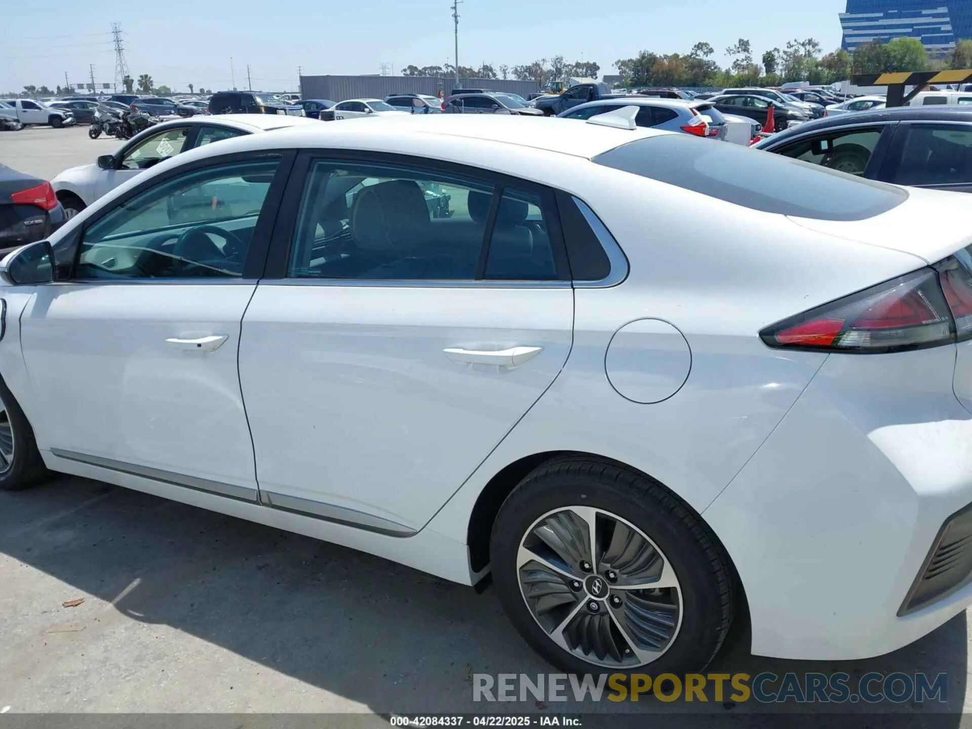 14 fotografías del automóvil dañado KMHC75LD7NU265630 HYUNDAI IONIQ PLUG-IN HYBRID 2022