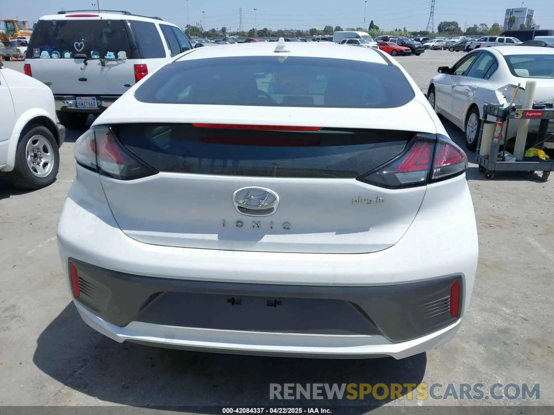16 fotografías del automóvil dañado KMHC75LD7NU265630 HYUNDAI IONIQ PLUG-IN HYBRID 2022