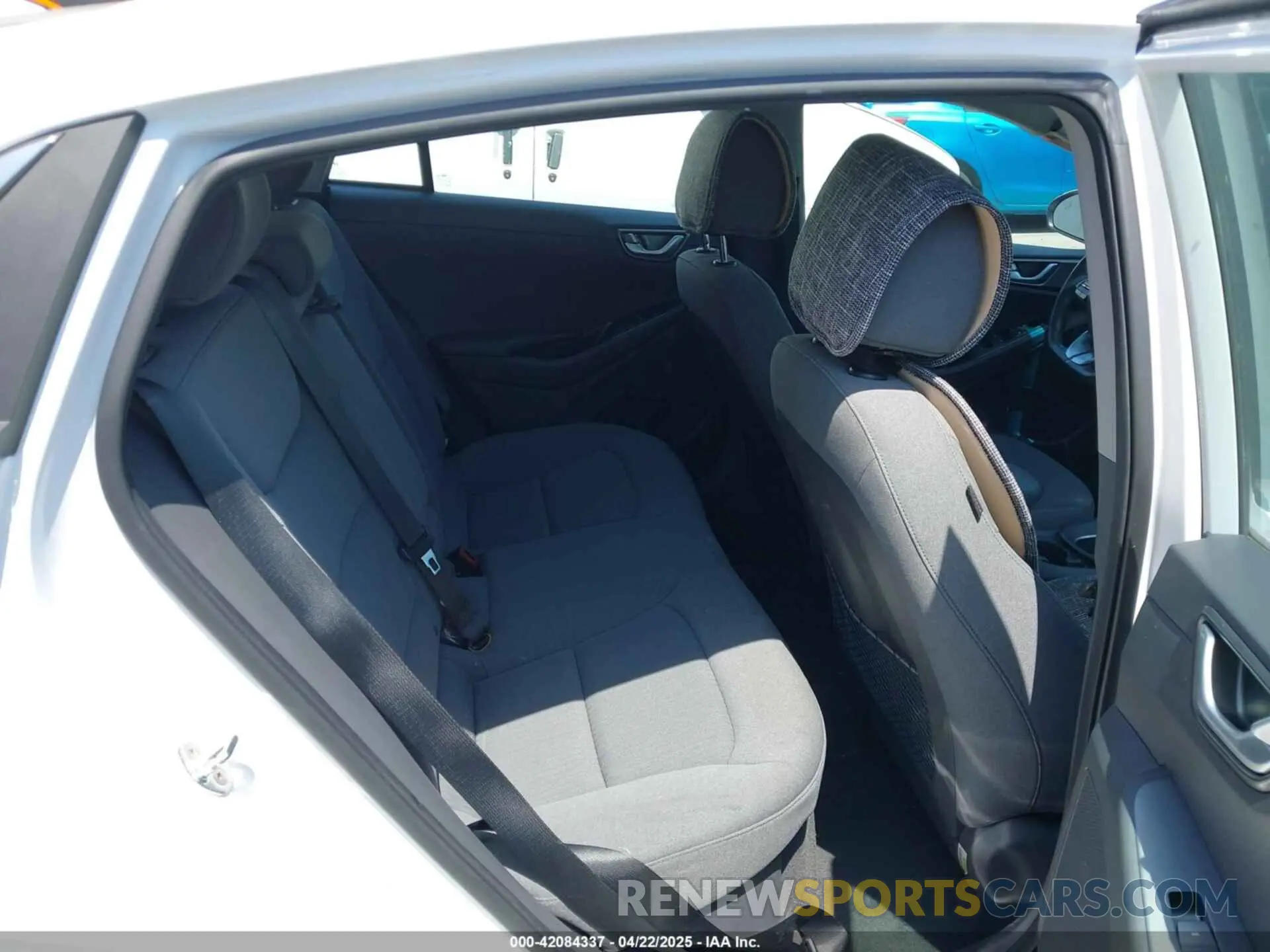 8 fotografías del automóvil dañado KMHC75LD7NU265630 HYUNDAI IONIQ PLUG-IN HYBRID 2022