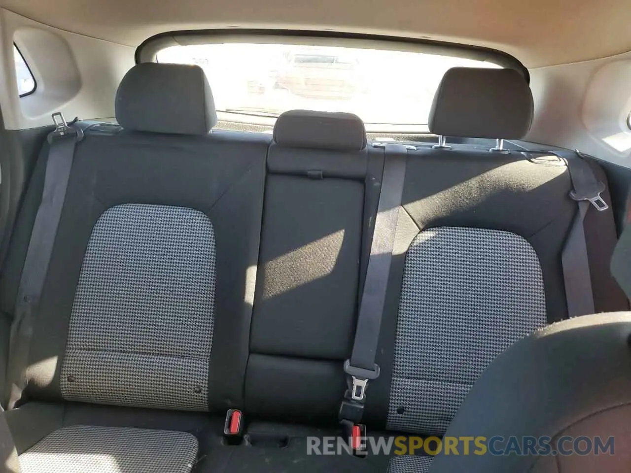 10 fotografías del automóvil dañado KM8K12AA8KU226688 HYUNDAI KONA 2019