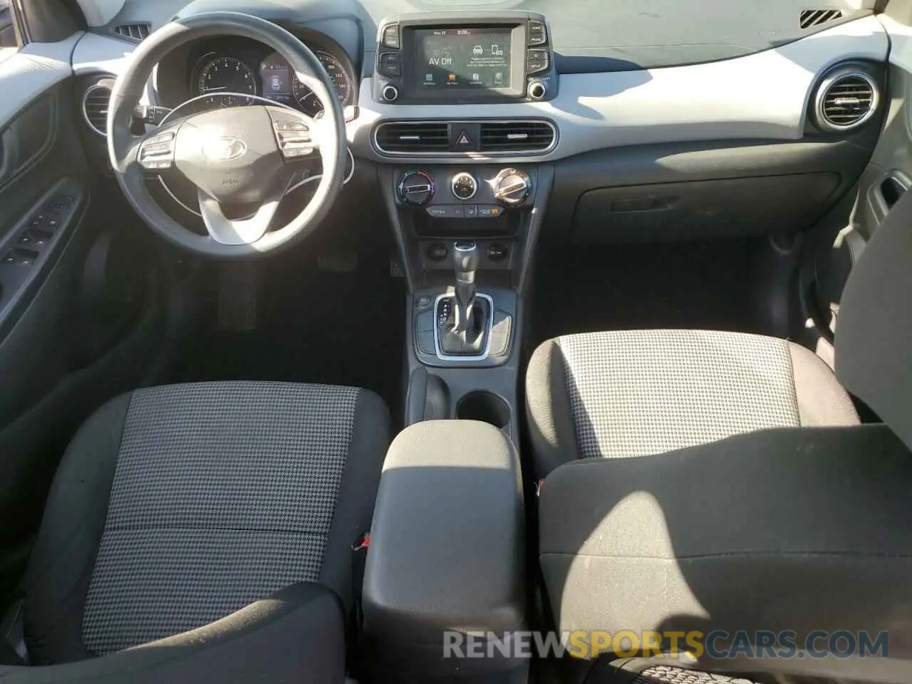8 fotografías del automóvil dañado KM8K12AA8KU226688 HYUNDAI KONA 2019