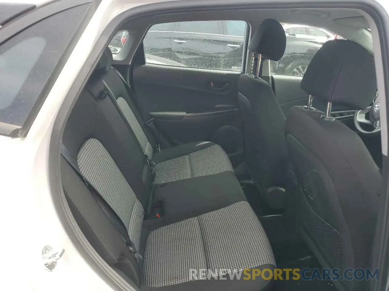 10 fotografías del automóvil dañado KM8K12AA8KU318299 HYUNDAI KONA 2019