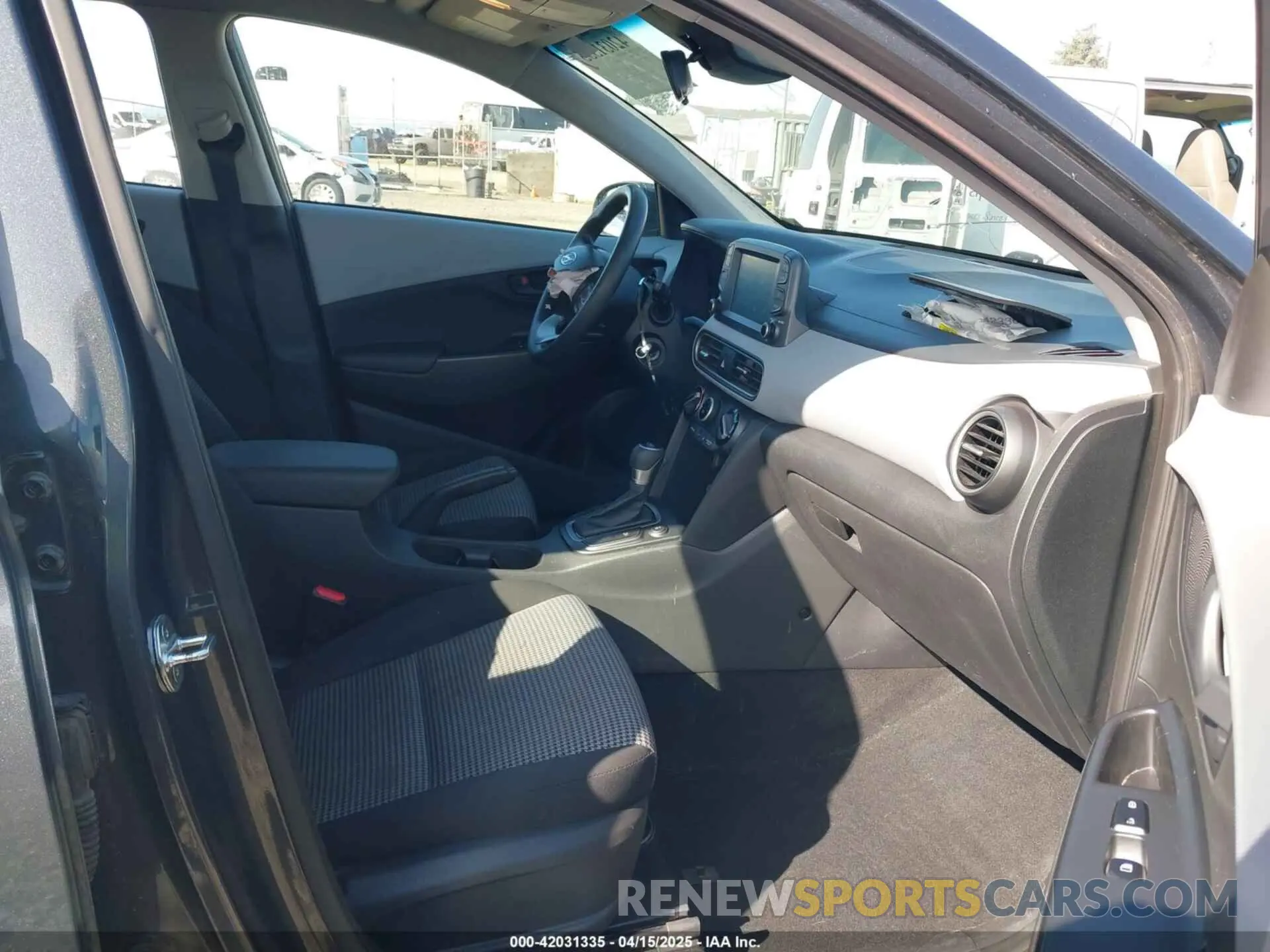5 fotografías del automóvil dañado KM8K1CAA8KU288114 HYUNDAI KONA 2019