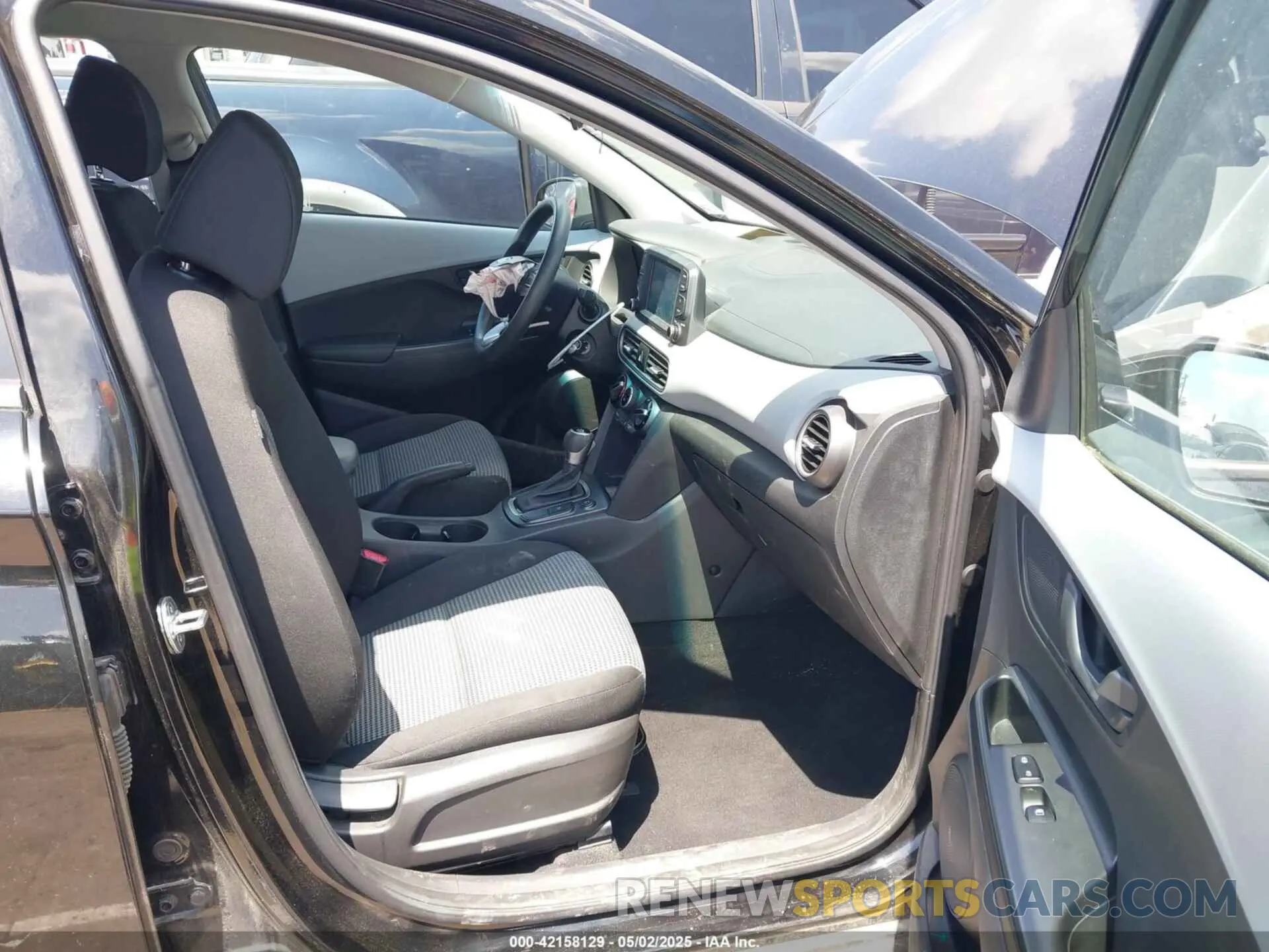 5 fotografías del automóvil dañado KM8K1CAA8KU291059 HYUNDAI KONA 2019
