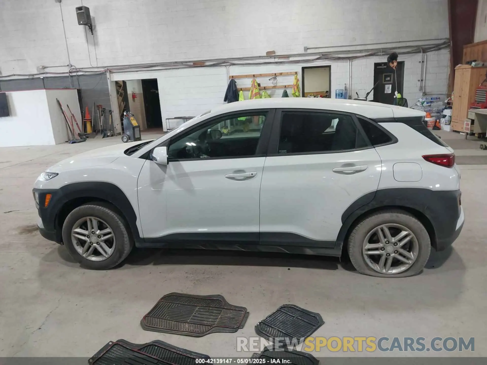 14 fotografías del automóvil dañado KM8K1CAA9KU216838 HYUNDAI KONA 2019
