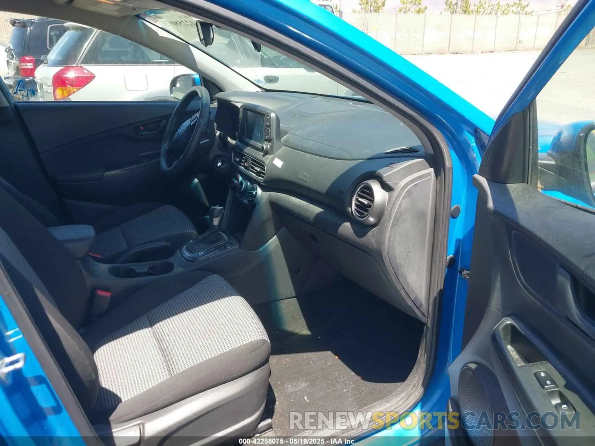 5 fotografías del automóvil dañado KM8K1CAAXKU297932 HYUNDAI KONA 2019