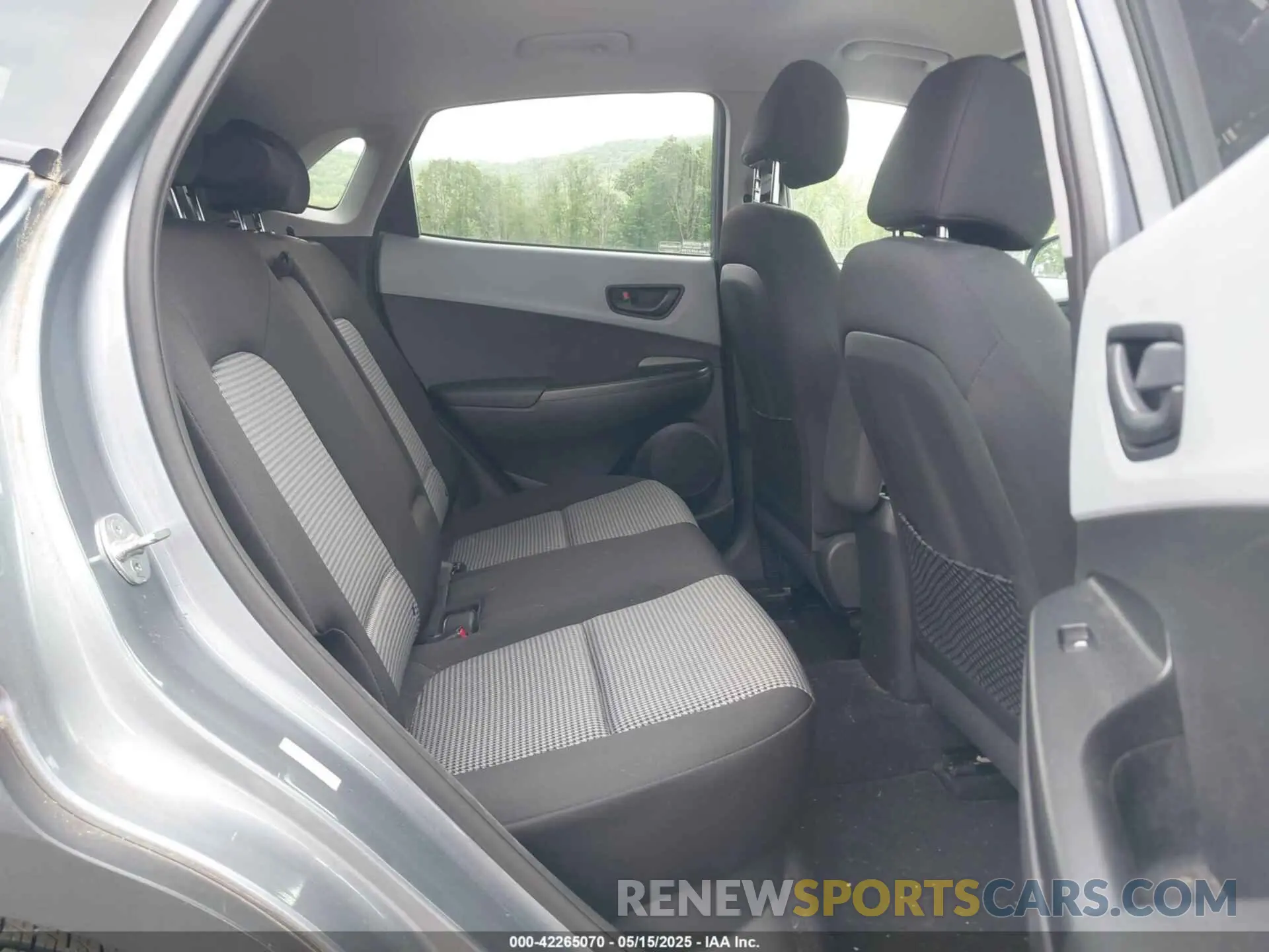8 fotografías del automóvil dañado KM8K2CAA1KU330510 HYUNDAI KONA 2019