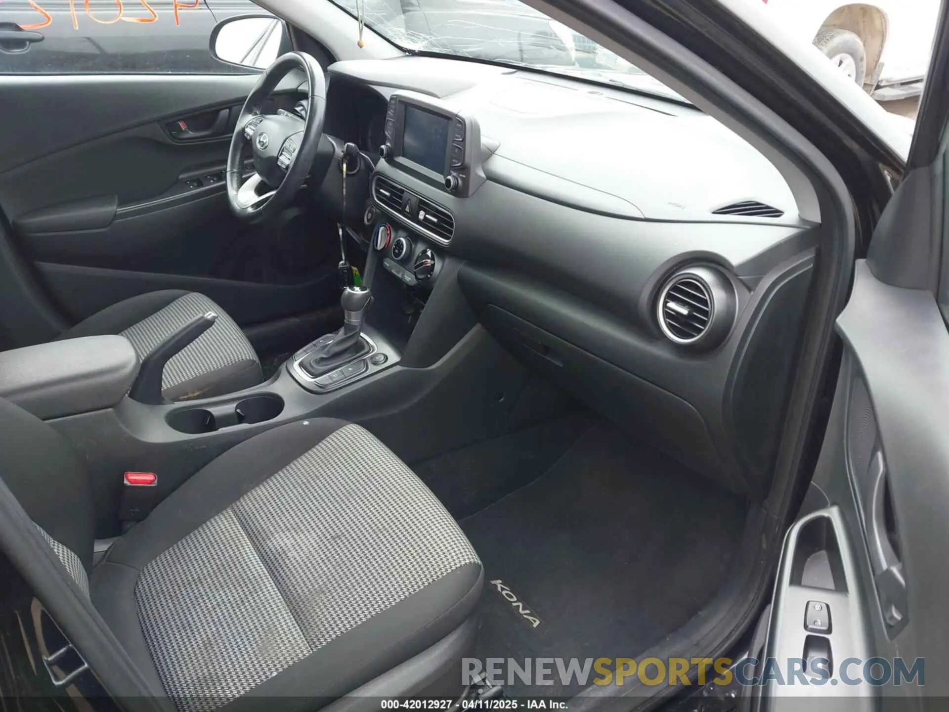 5 fotografías del automóvil dañado KM8K2CAA5KU366944 HYUNDAI KONA 2019