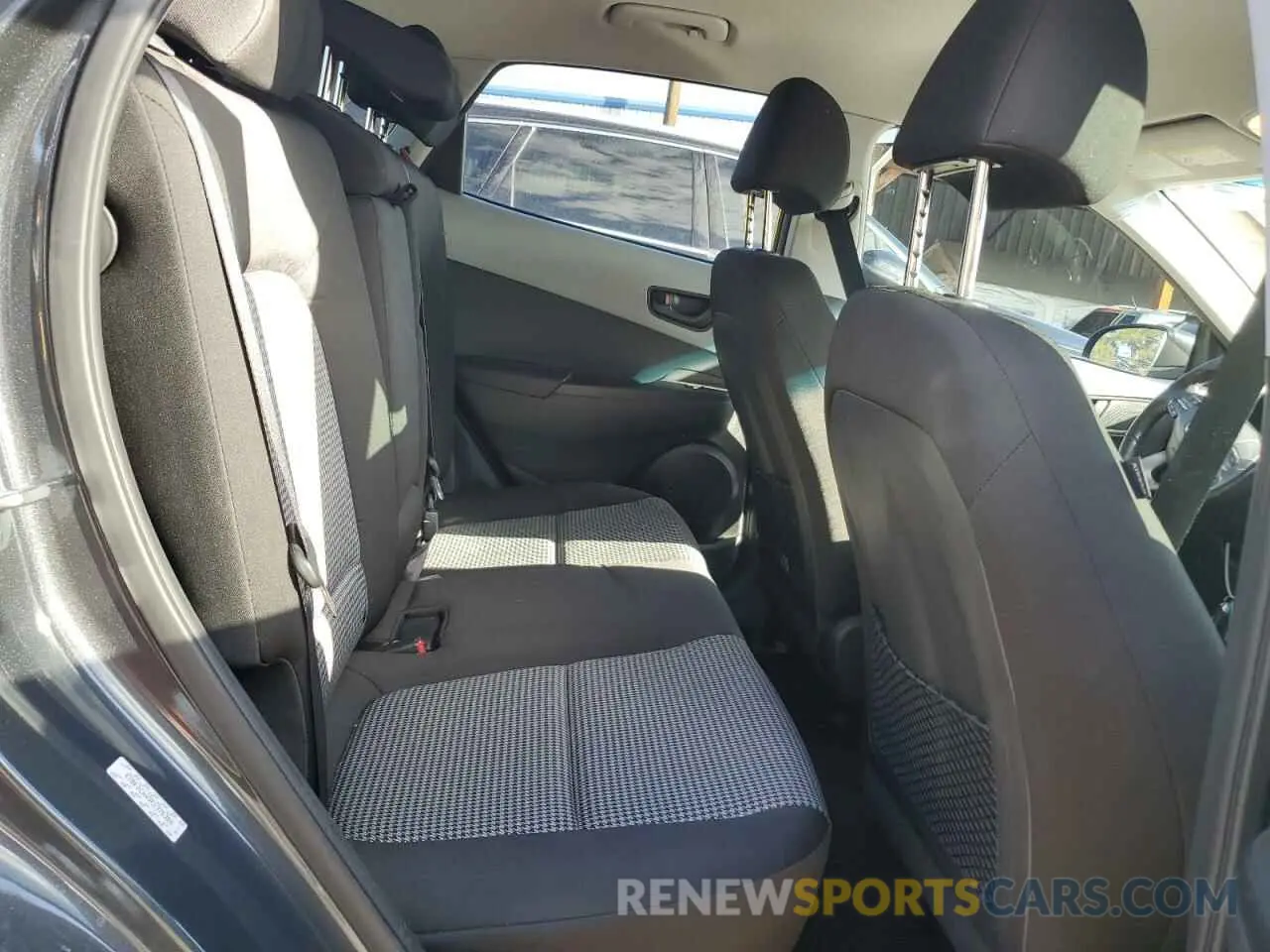 10 fotografías del automóvil dañado KM8K2CAA9KU376389 HYUNDAI KONA 2019