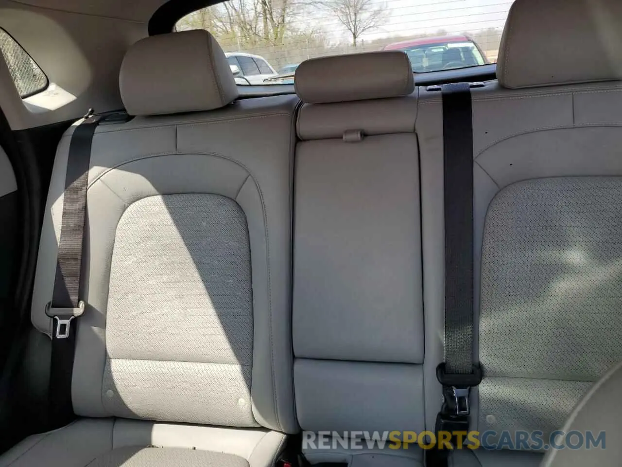 10 fotografías del automóvil dañado KM8K5CA50KU332940 HYUNDAI KONA 2019