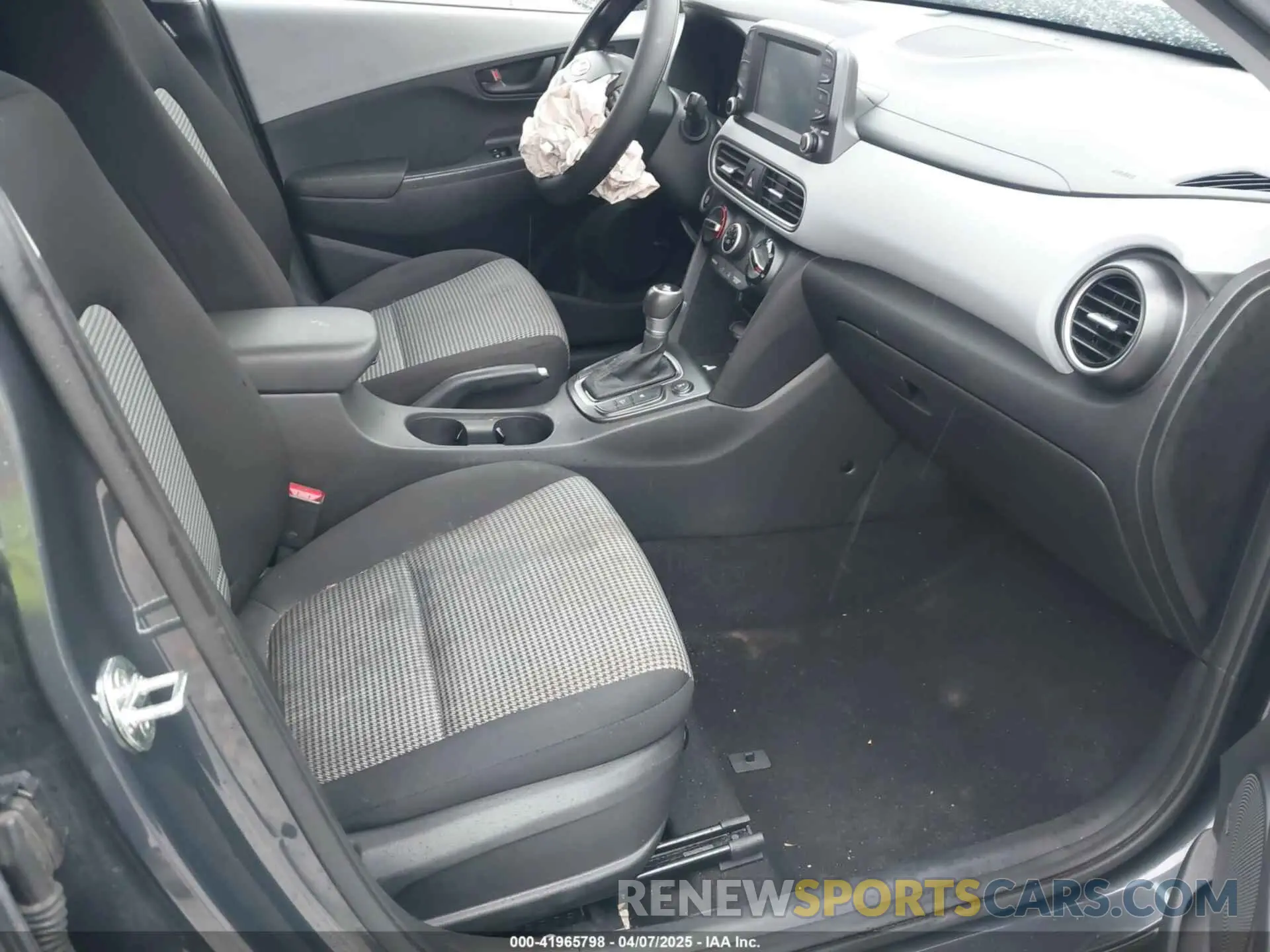 5 fotografías del automóvil dañado KM8K6CAA4KU257251 HYUNDAI KONA 2019