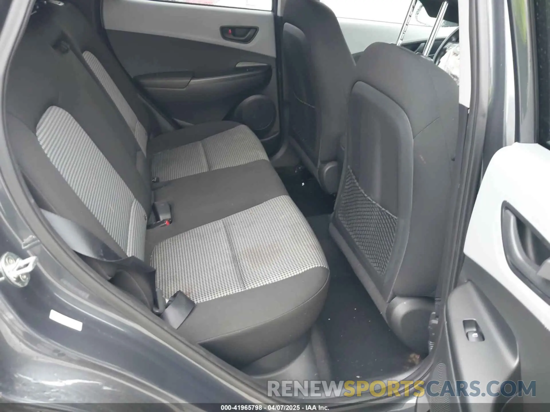 8 fotografías del automóvil dañado KM8K6CAA4KU257251 HYUNDAI KONA 2019