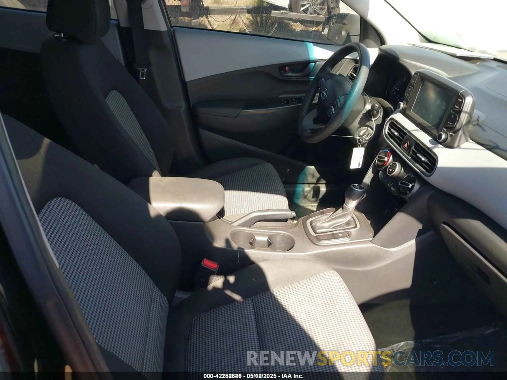 5 fotografías del automóvil dañado KM8K12AA2LU415189 HYUNDAI KONA 2020