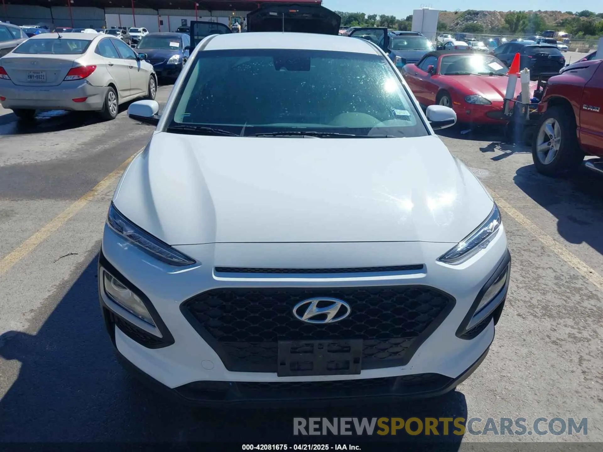 12 fotografías del automóvil dañado KM8K12AA7LU424244 HYUNDAI KONA 2020