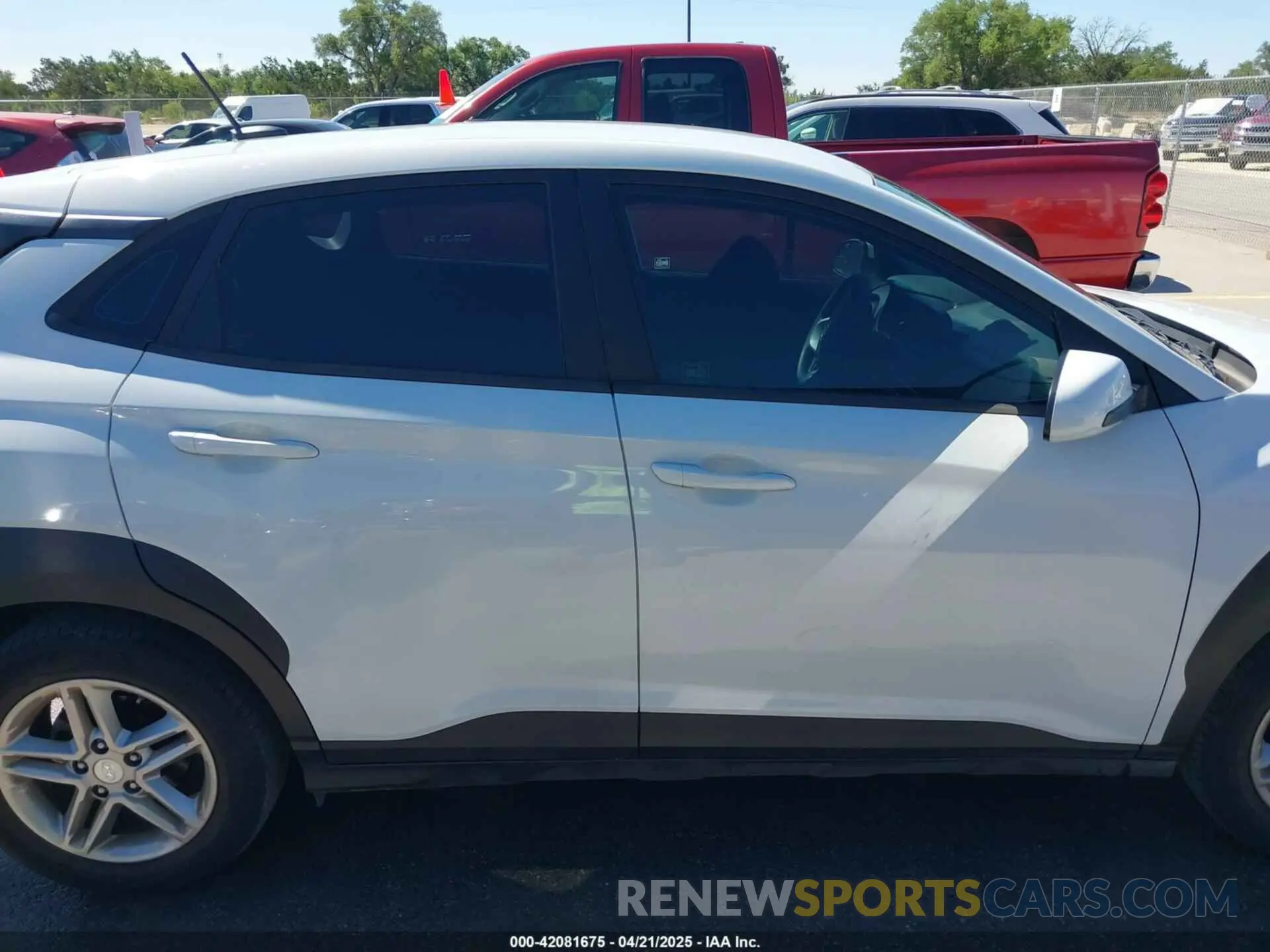 13 fotografías del automóvil dañado KM8K12AA7LU424244 HYUNDAI KONA 2020