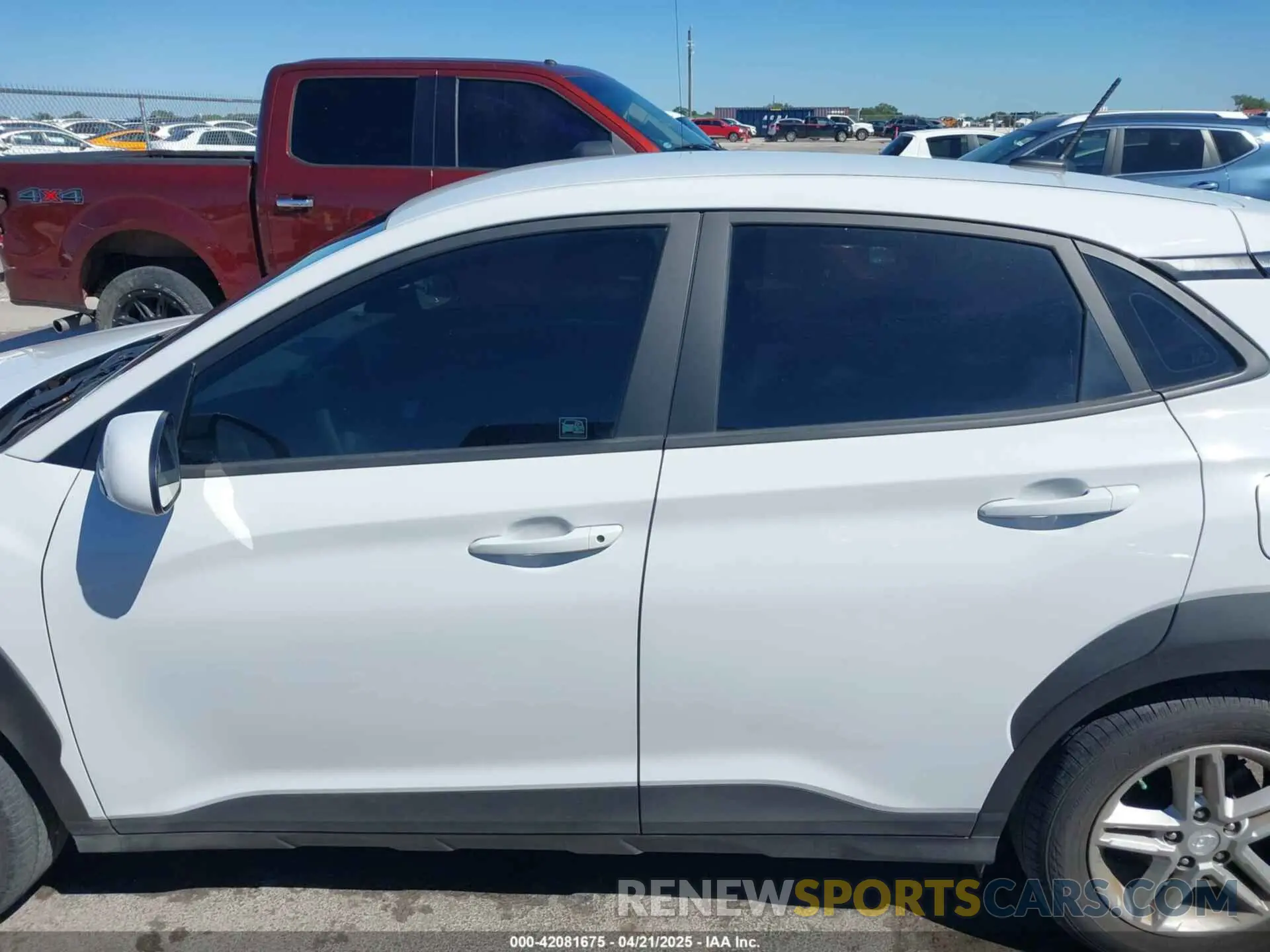 14 fotografías del automóvil dañado KM8K12AA7LU424244 HYUNDAI KONA 2020