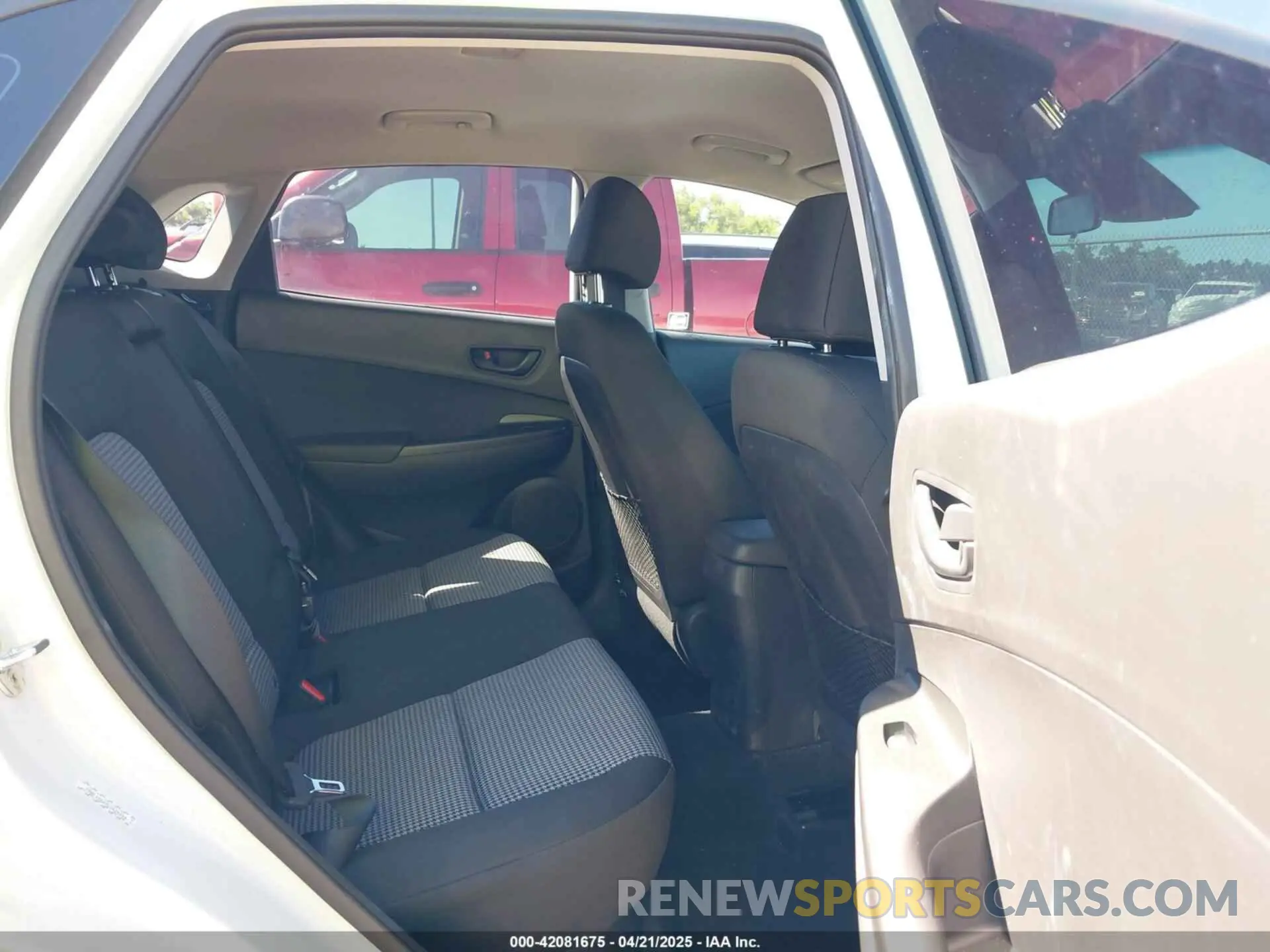 8 fotografías del automóvil dañado KM8K12AA7LU424244 HYUNDAI KONA 2020