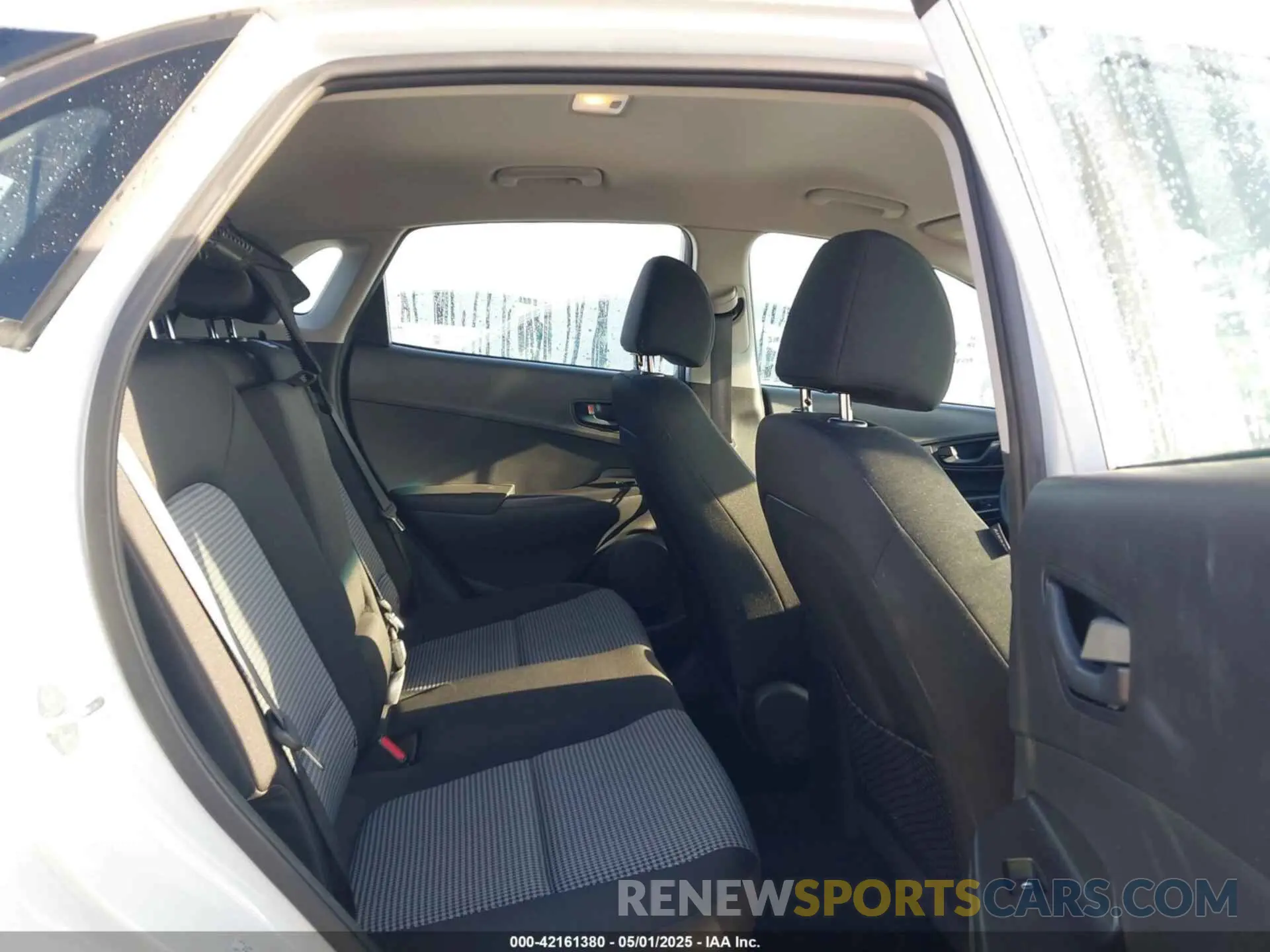8 fotografías del automóvil dañado KM8K12AA7LU441738 HYUNDAI KONA 2020