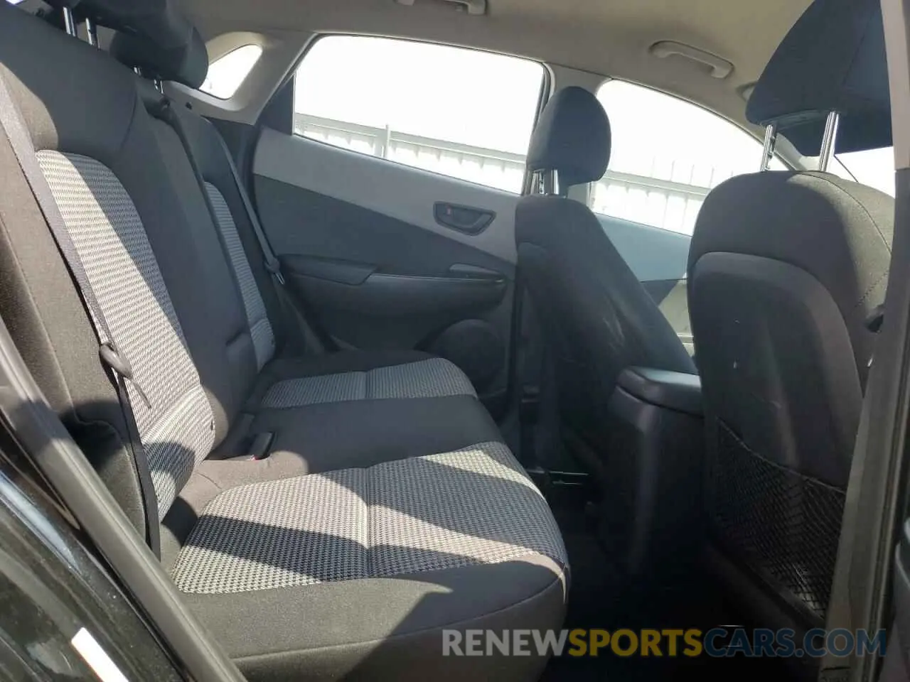 11 fotografías del automóvil dañado KM8K1CAA0LU571673 HYUNDAI KONA 2020
