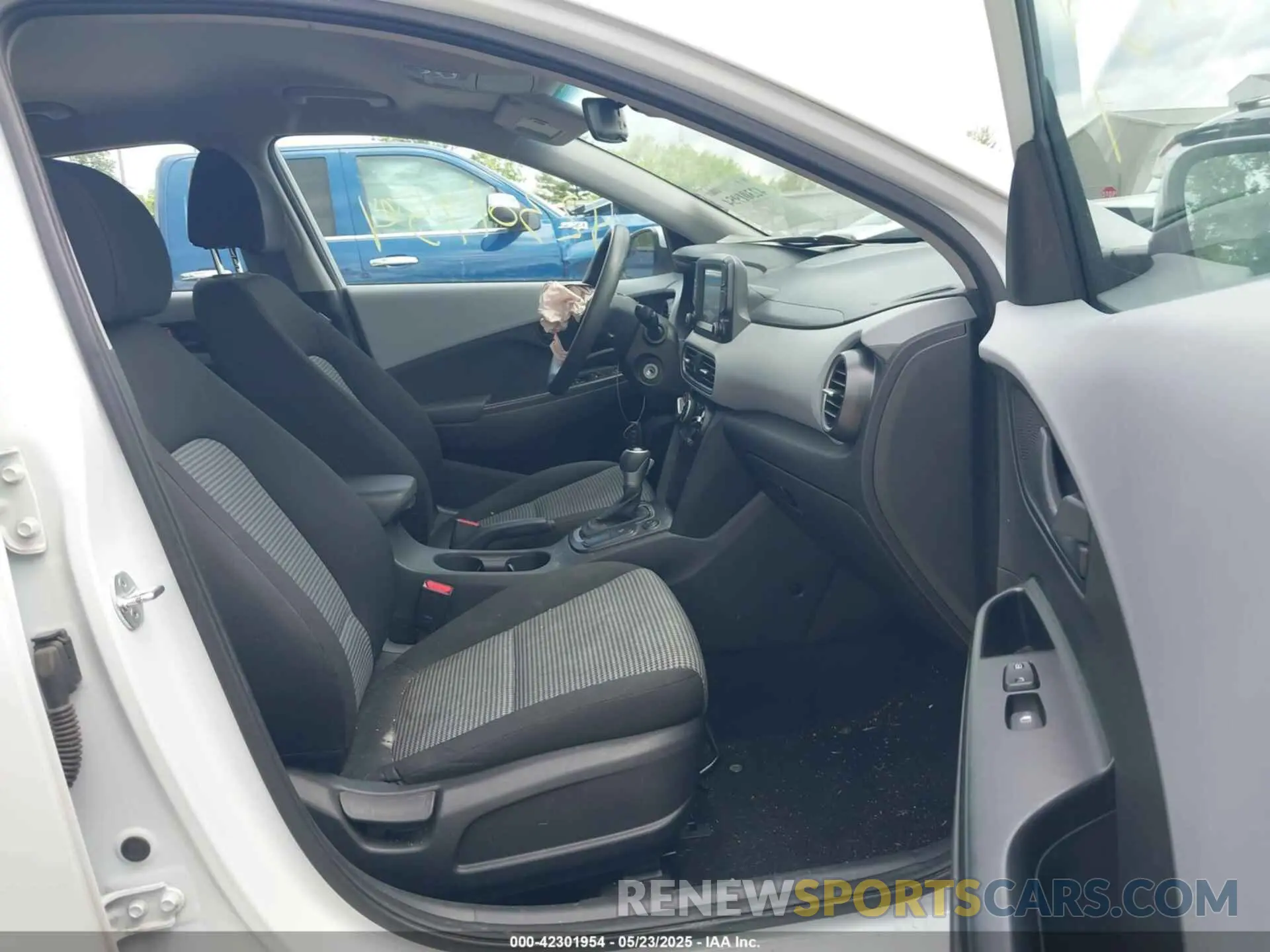5 fotografías del automóvil dañado KM8K1CAA8LU443892 HYUNDAI KONA 2020