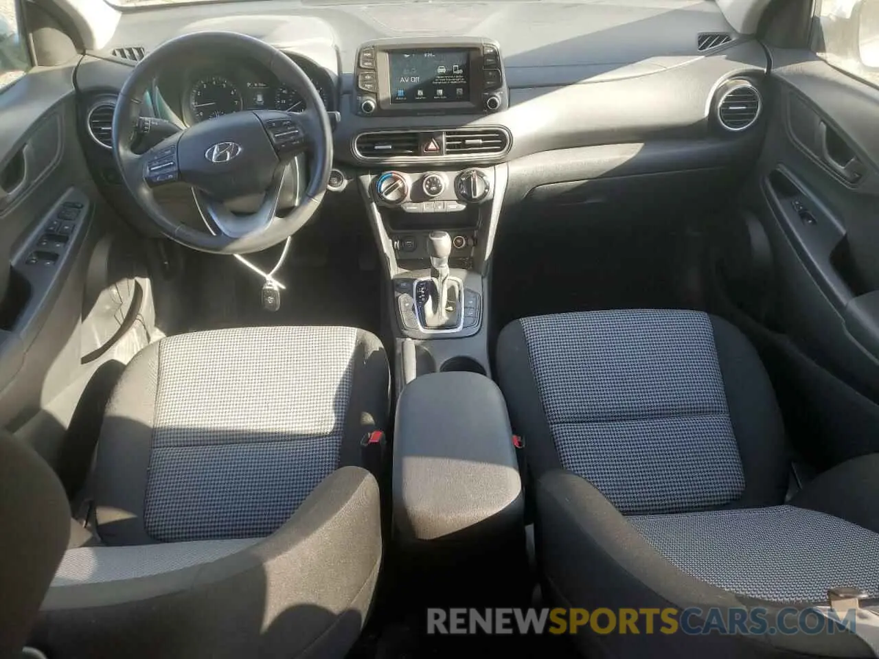 8 fotografías del automóvil dañado KM8K22AA7LU399259 HYUNDAI KONA 2020