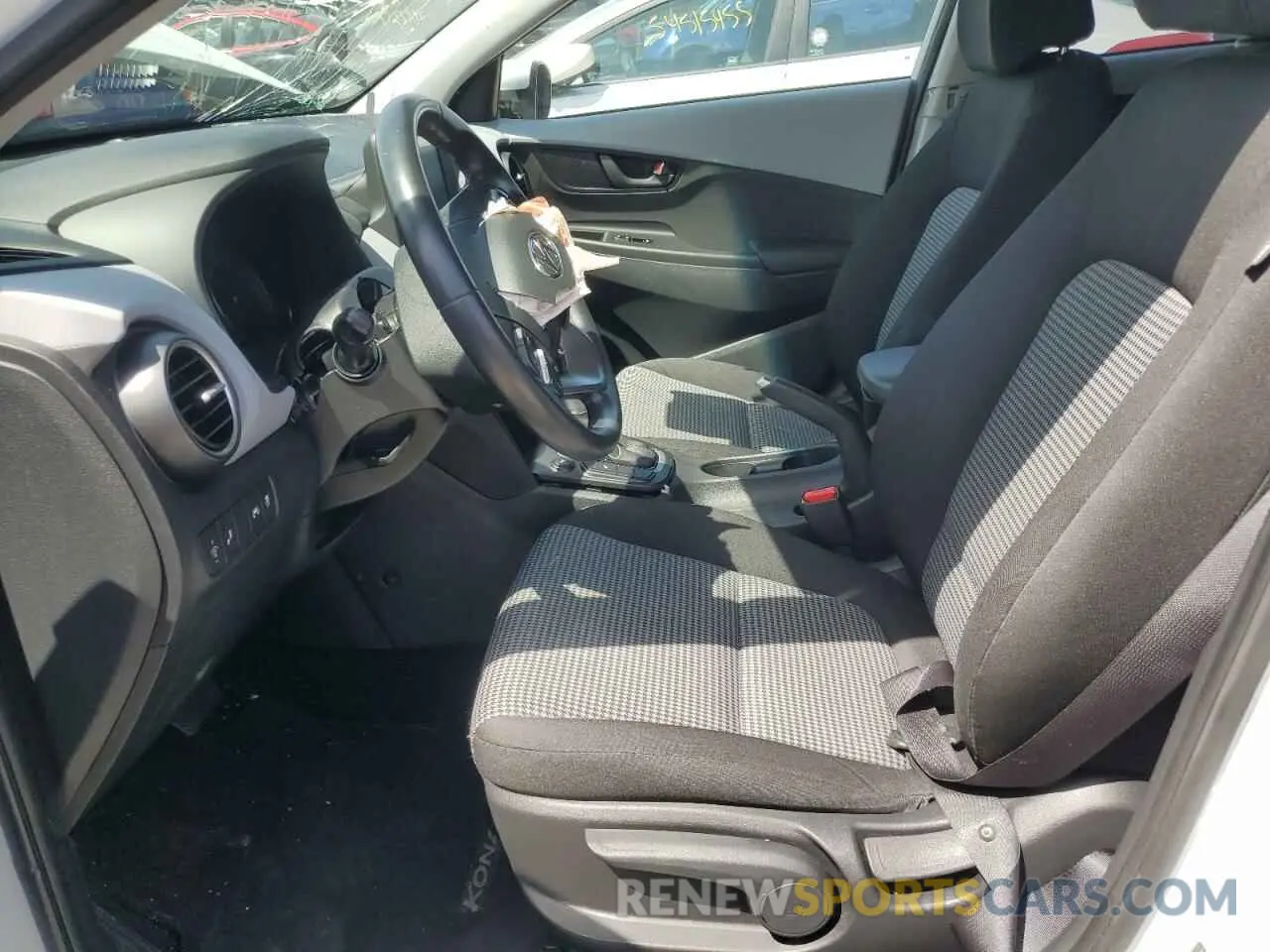 7 fotografías del automóvil dañado KM8K2CAA1LU576006 HYUNDAI KONA 2020