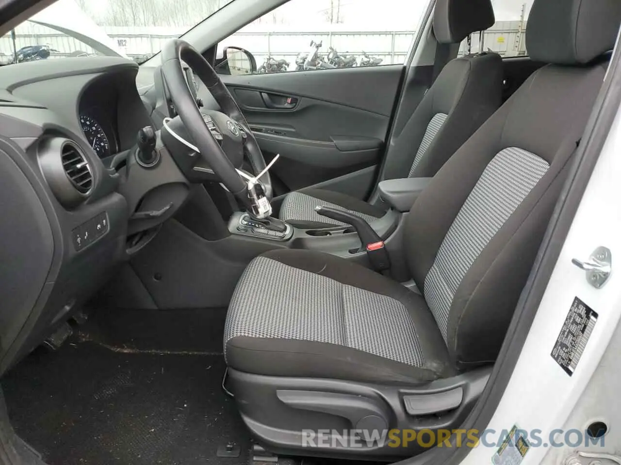 7 fotografías del automóvil dañado KM8K2CAA1LU591637 HYUNDAI KONA 2020
