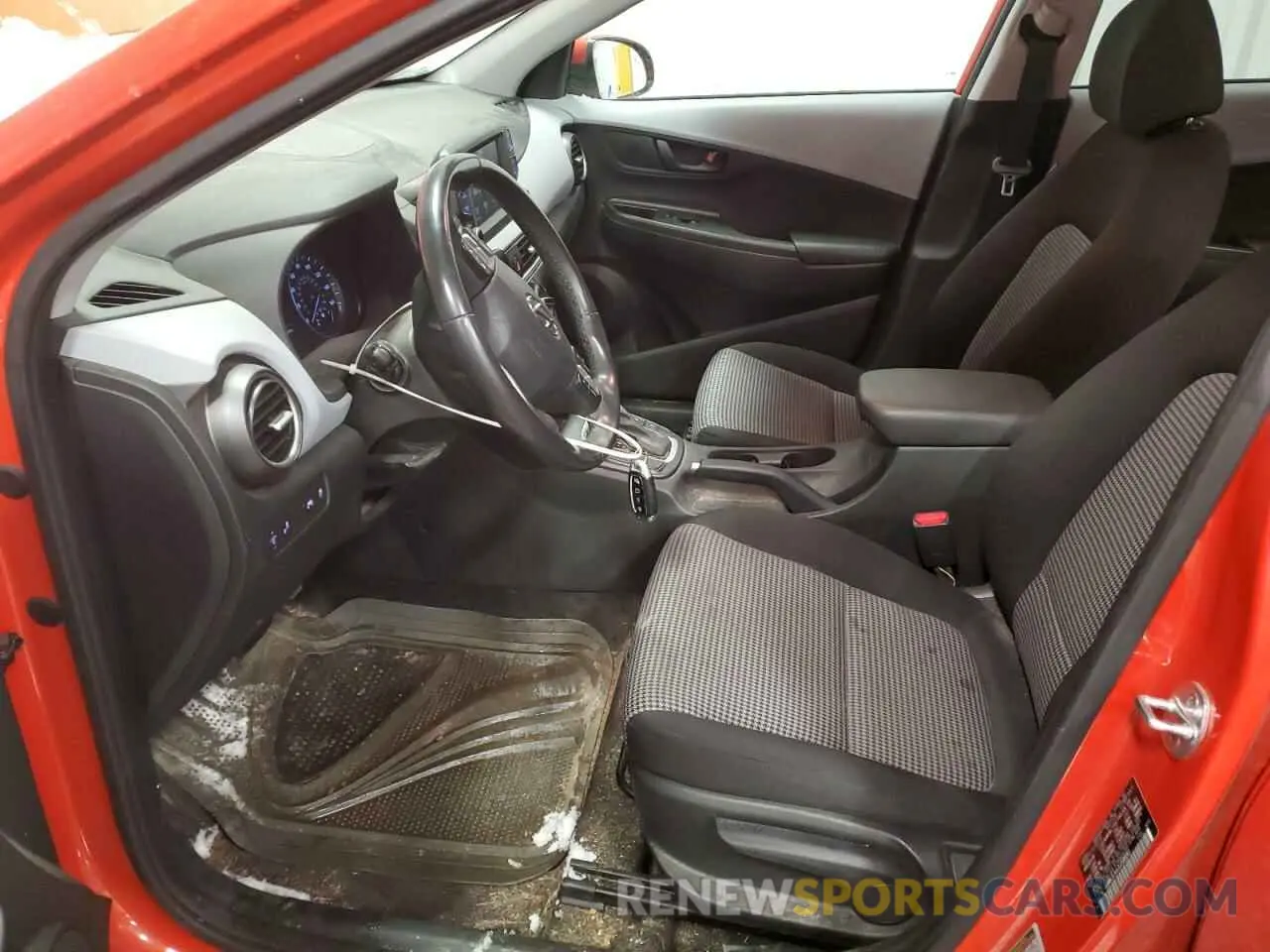 7 fotografías del automóvil dañado KM8K2CAA2LU588083 HYUNDAI KONA 2020