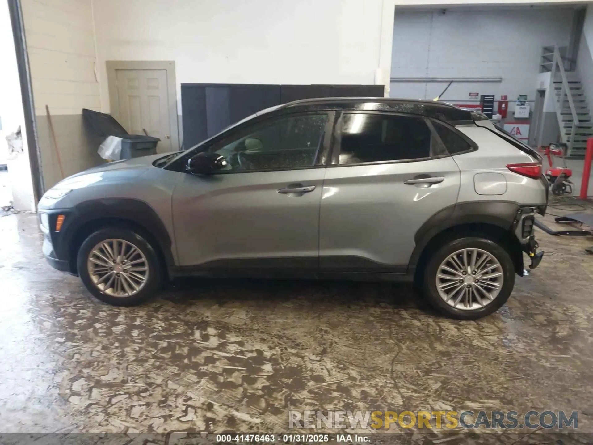15 fotografías del automóvil dañado KM8K2CAA3LU402888 HYUNDAI KONA 2020