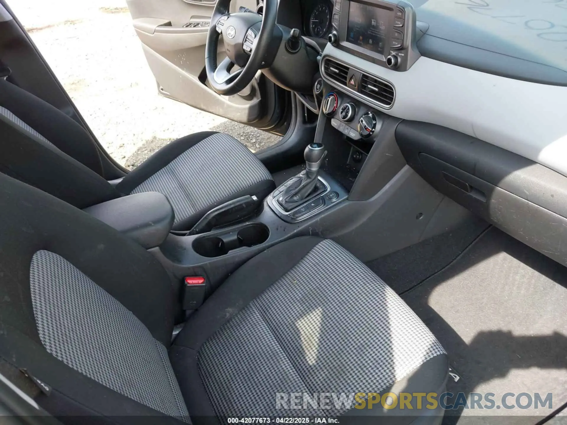 5 fotografías del automóvil dañado KM8K2CAA4LU488941 HYUNDAI KONA 2020