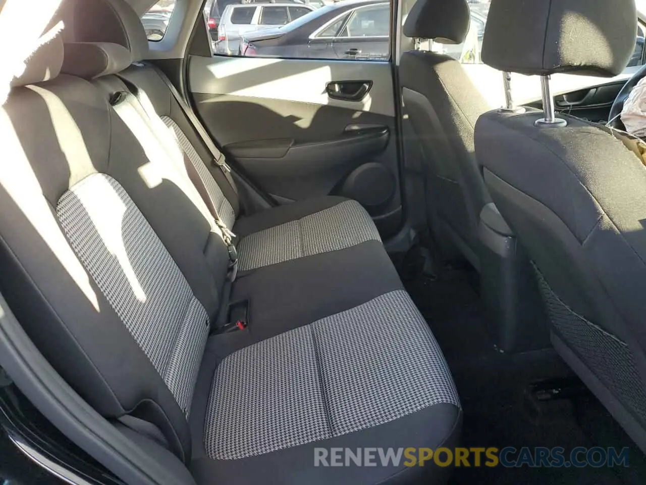 11 fotografías del automóvil dañado KM8K2CAA6LU470232 HYUNDAI KONA 2020