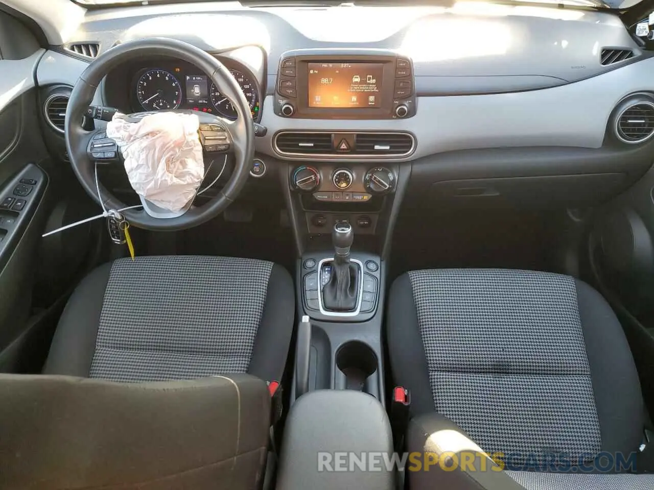 8 fotografías del automóvil dañado KM8K2CAA6LU470232 HYUNDAI KONA 2020