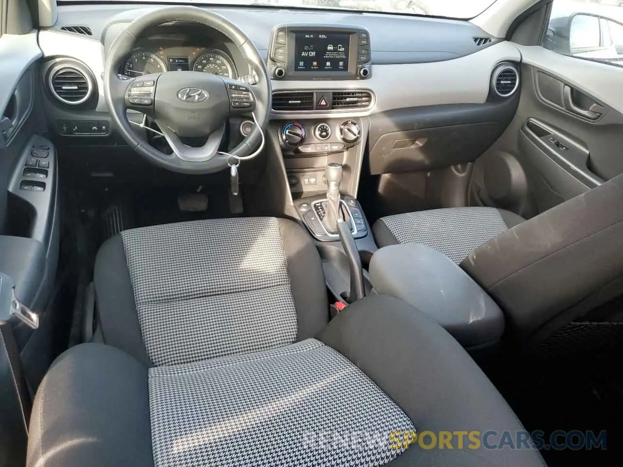 8 fotografías del automóvil dañado KM8K2CAA6LU492568 HYUNDAI KONA 2020