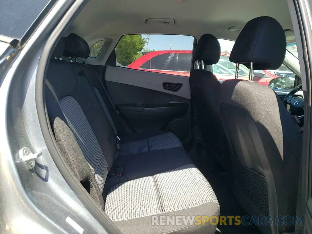11 fotografías del automóvil dañado KM8K2CAA8LU475853 HYUNDAI KONA 2020