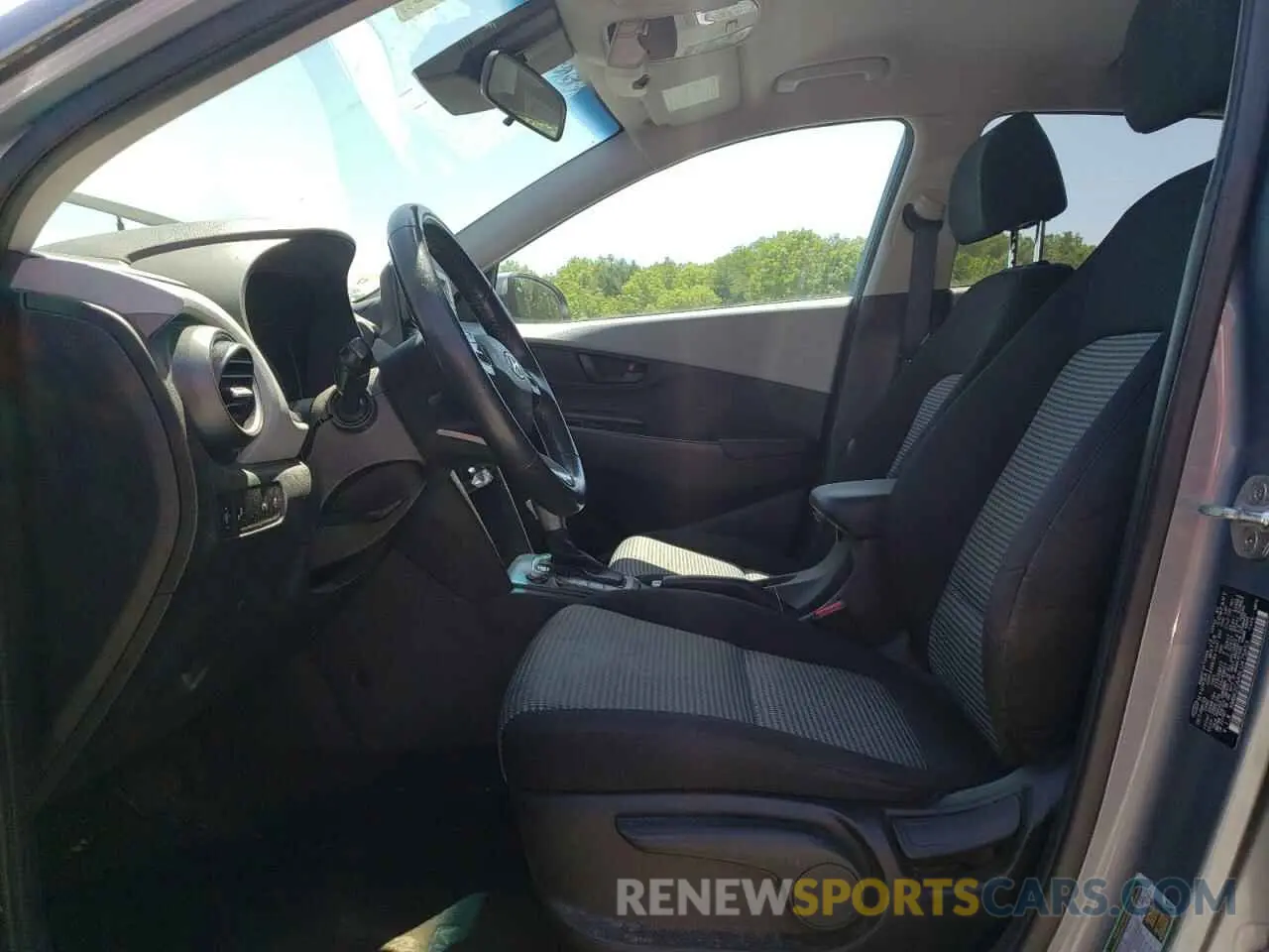 7 fotografías del automóvil dañado KM8K2CAA8LU475853 HYUNDAI KONA 2020