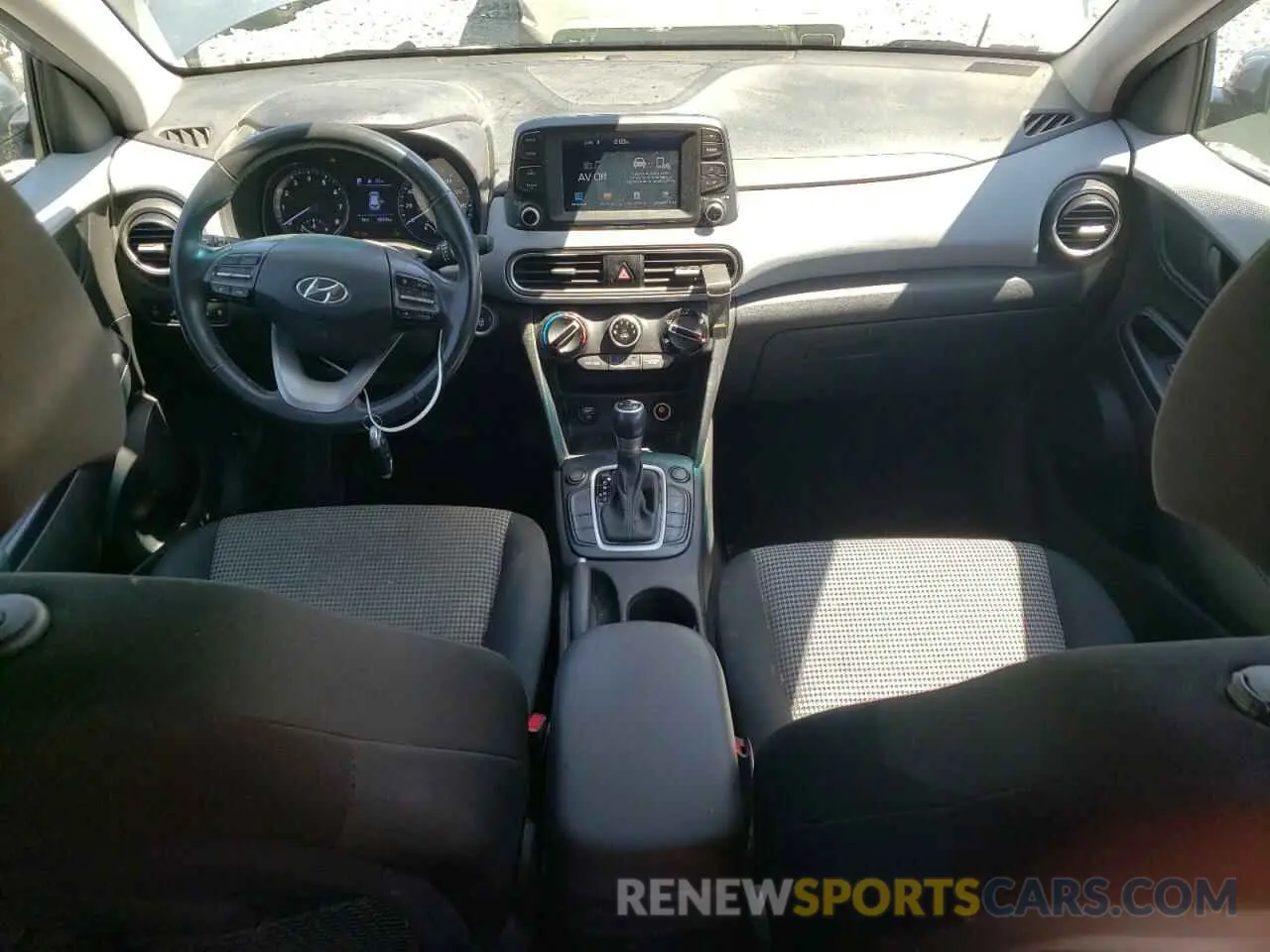 8 fotografías del automóvil dañado KM8K2CAA8LU475853 HYUNDAI KONA 2020