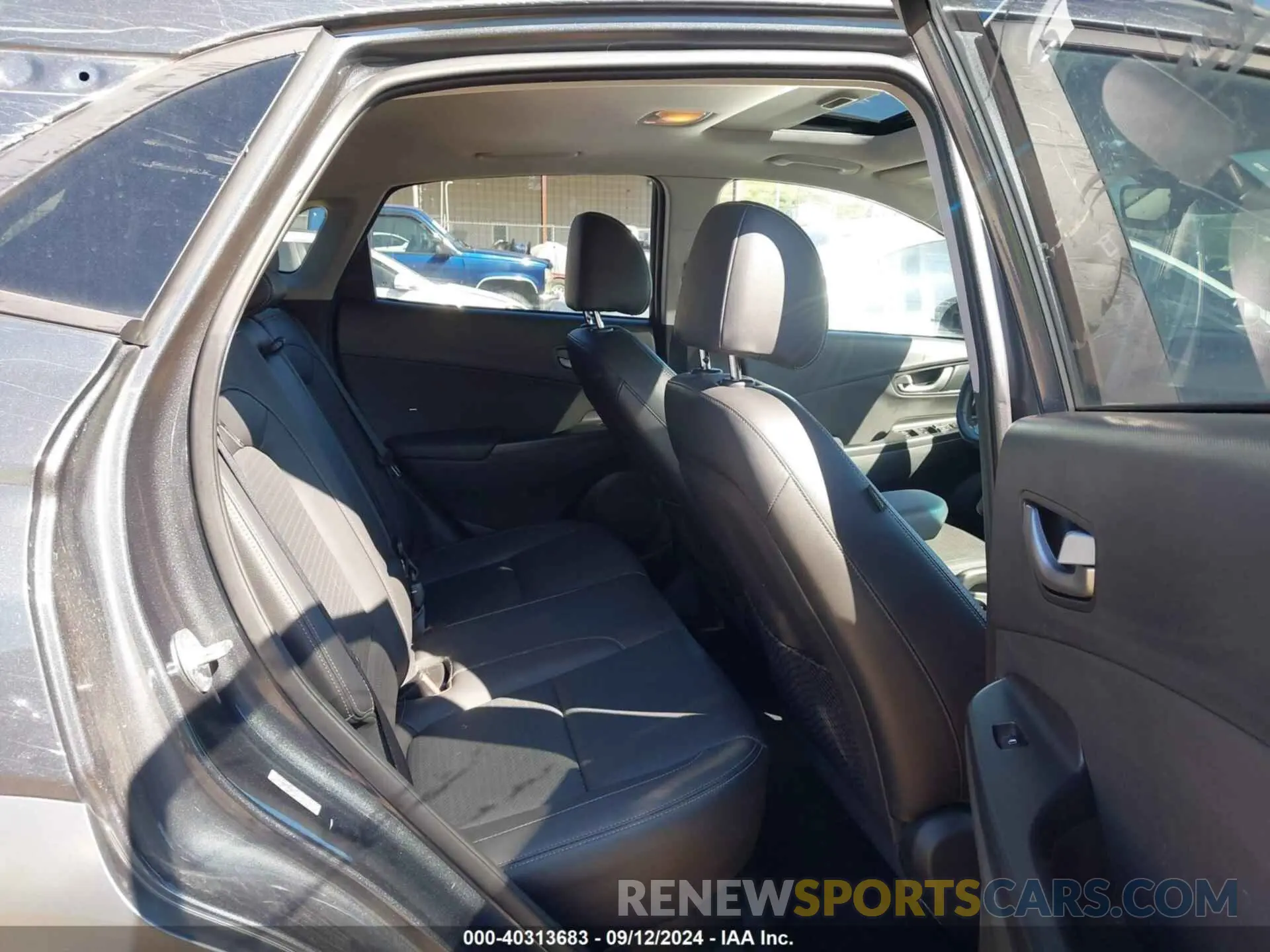 8 fotografías del automóvil dañado KM8K3CA52LU486346 HYUNDAI KONA 2020