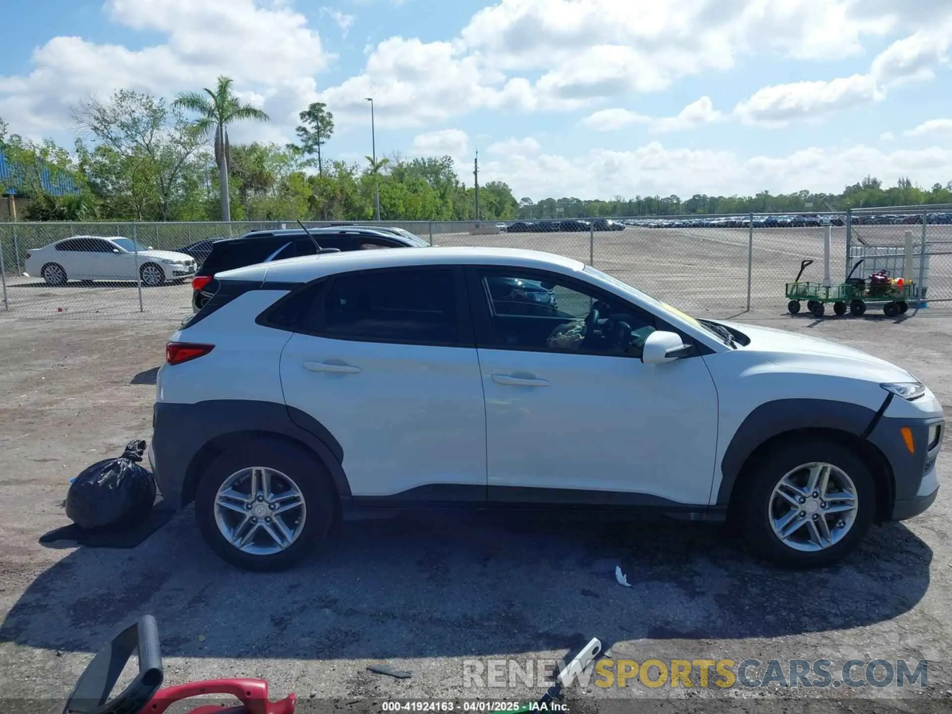 13 fotografías del automóvil dañado KM8K12AA0MU614100 HYUNDAI KONA 2021